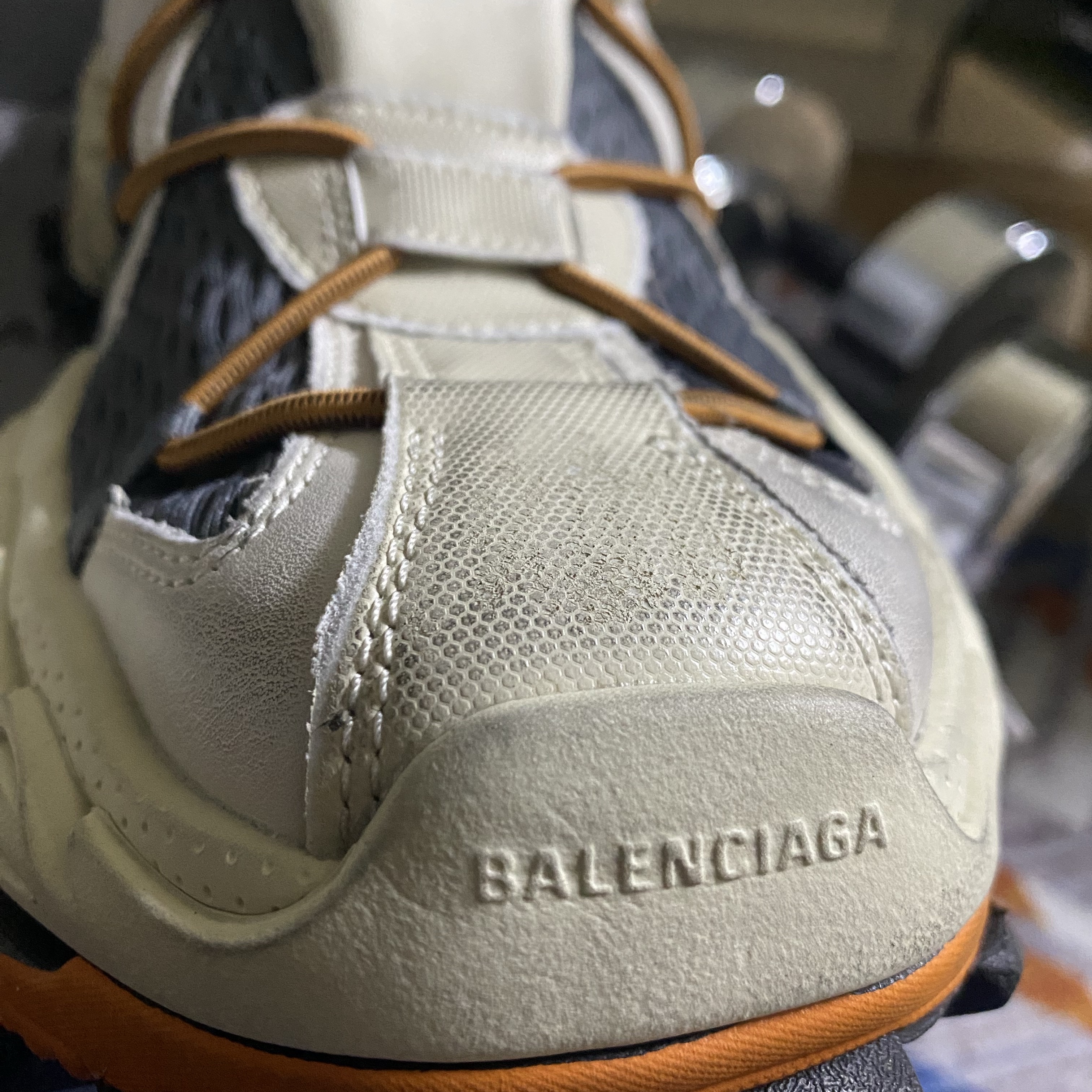 Balenciaga Hike Sneakers Beige Orange, Balenciaga Snowglobe Silver 착용 스타일 - 4