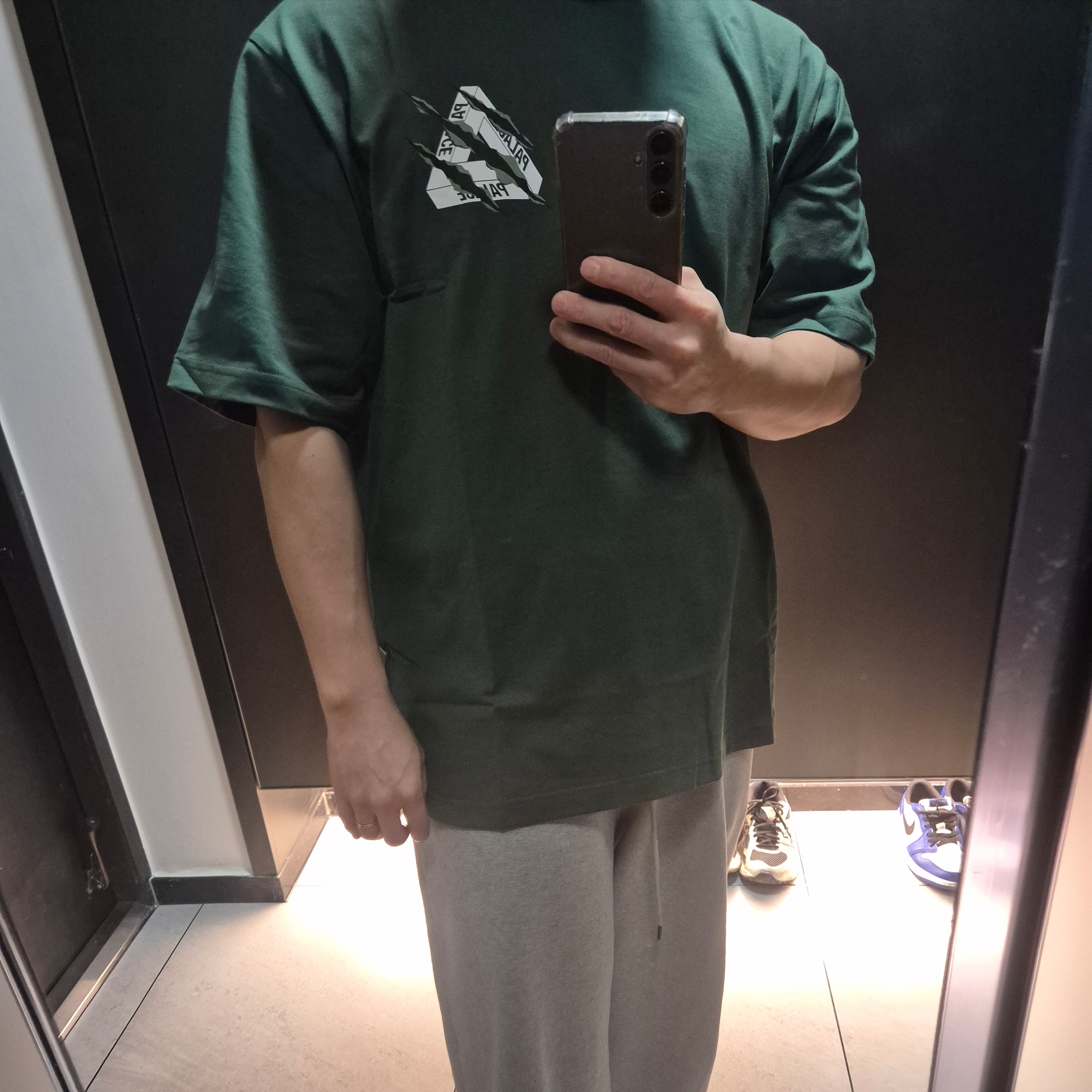 Palace Ripped Tri T-Shirt Racey Green - 25SS 착용 스타일 - 5