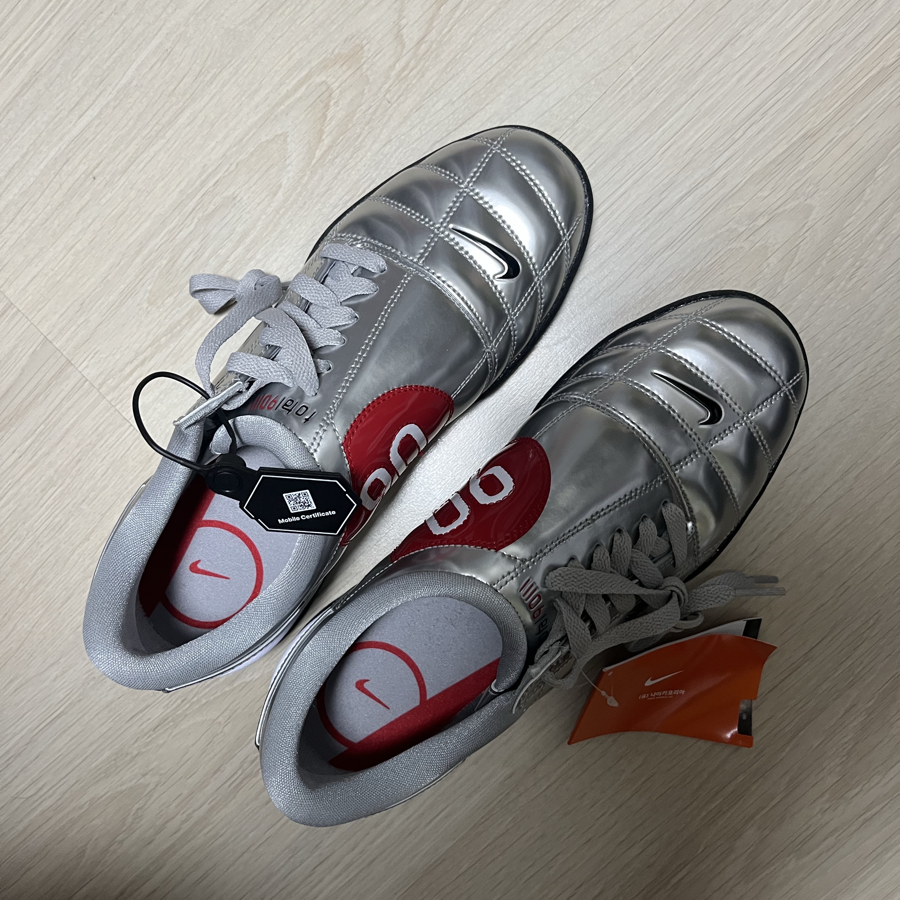 Nike Total 90 III SP Metallic Silver and Black 착용 스타일