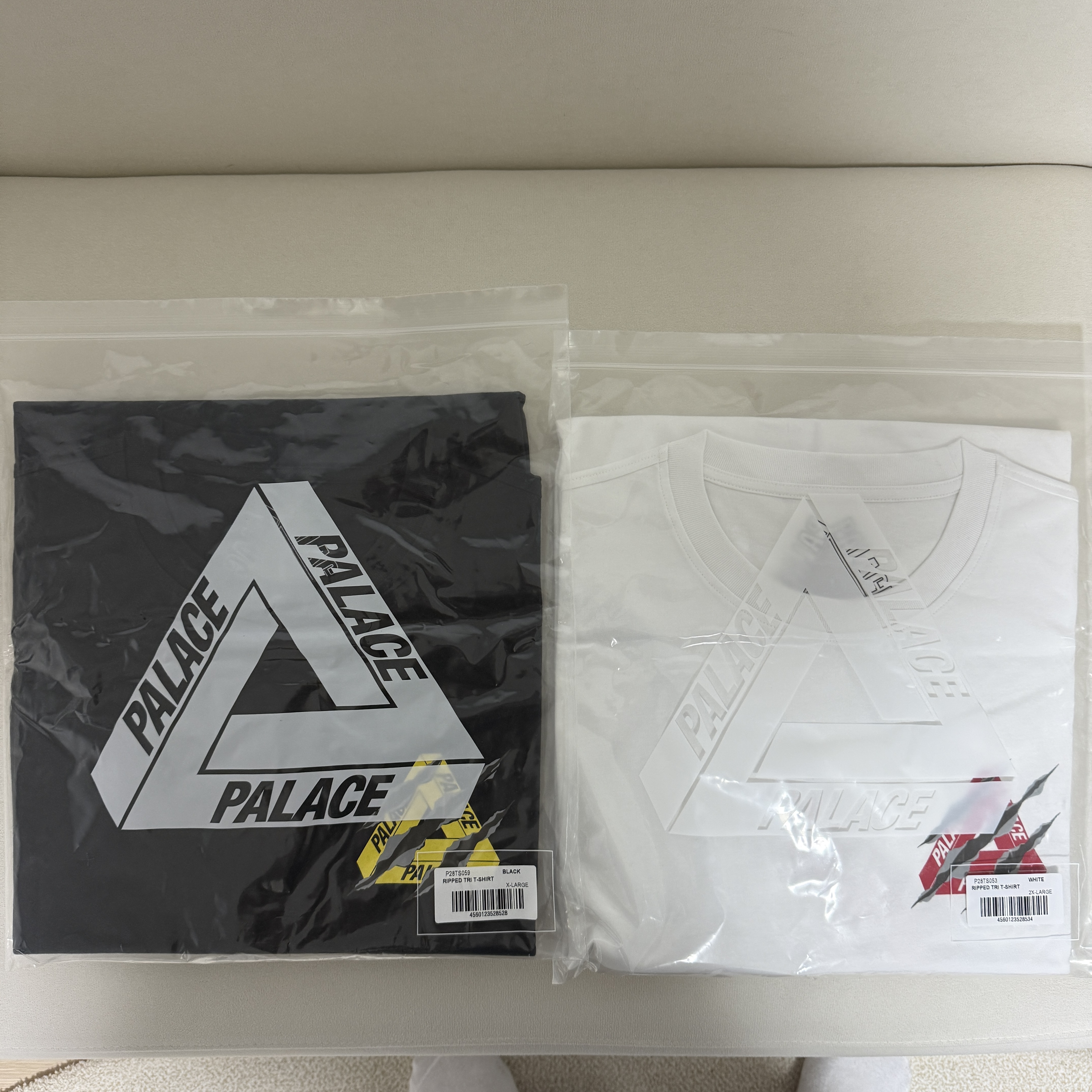 Palace Ripped Tri T-Shirt Black - 25SS, Palace Ripped Tri T-Shirt White - 25SS 착용 스타일
