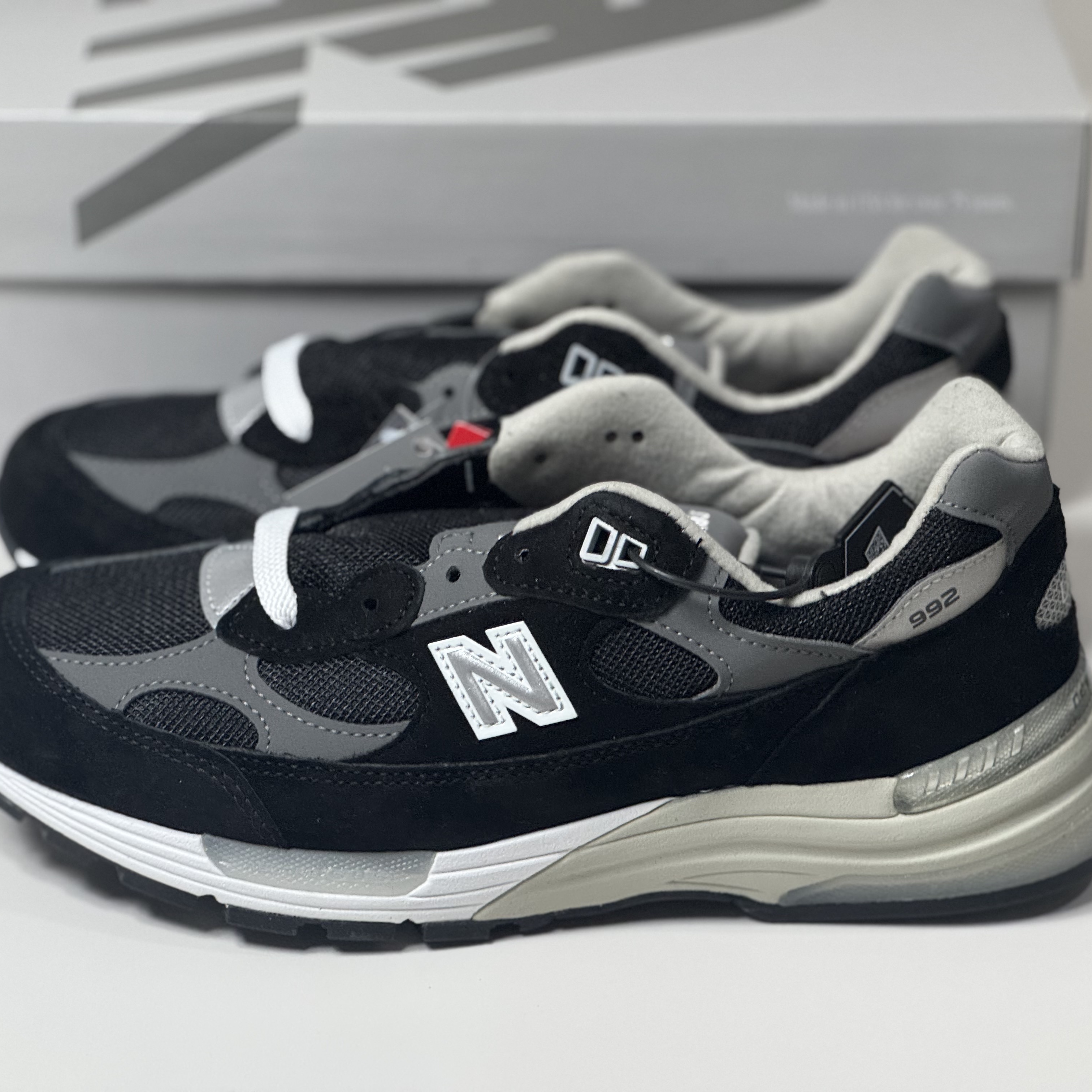 New Balance 992 Made in USA Core Black Grey 착용 스타일