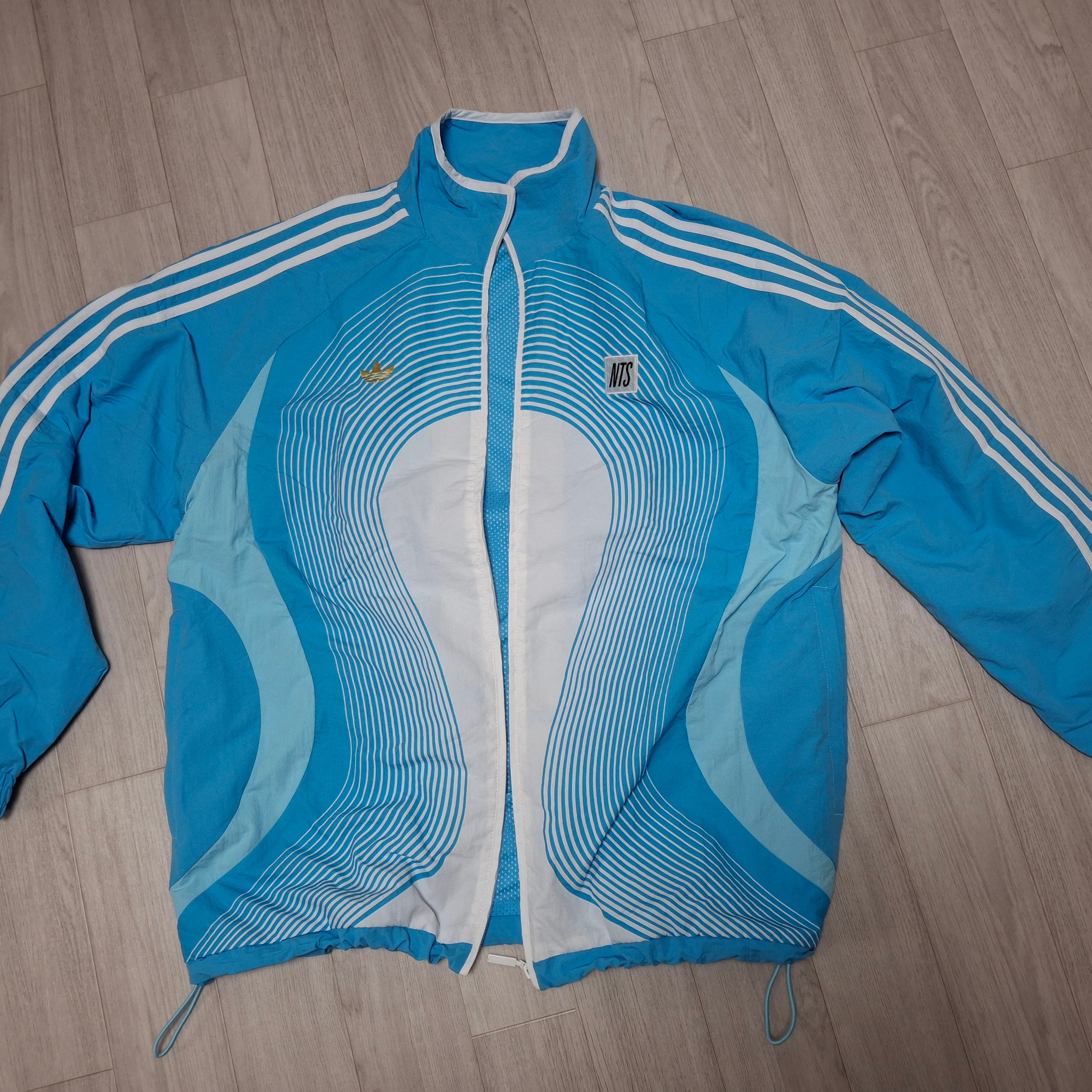 Adidas x NTS Radio Allover Print SST Track Top Sky Rush - US 사이즈 착용 스타일 - 1