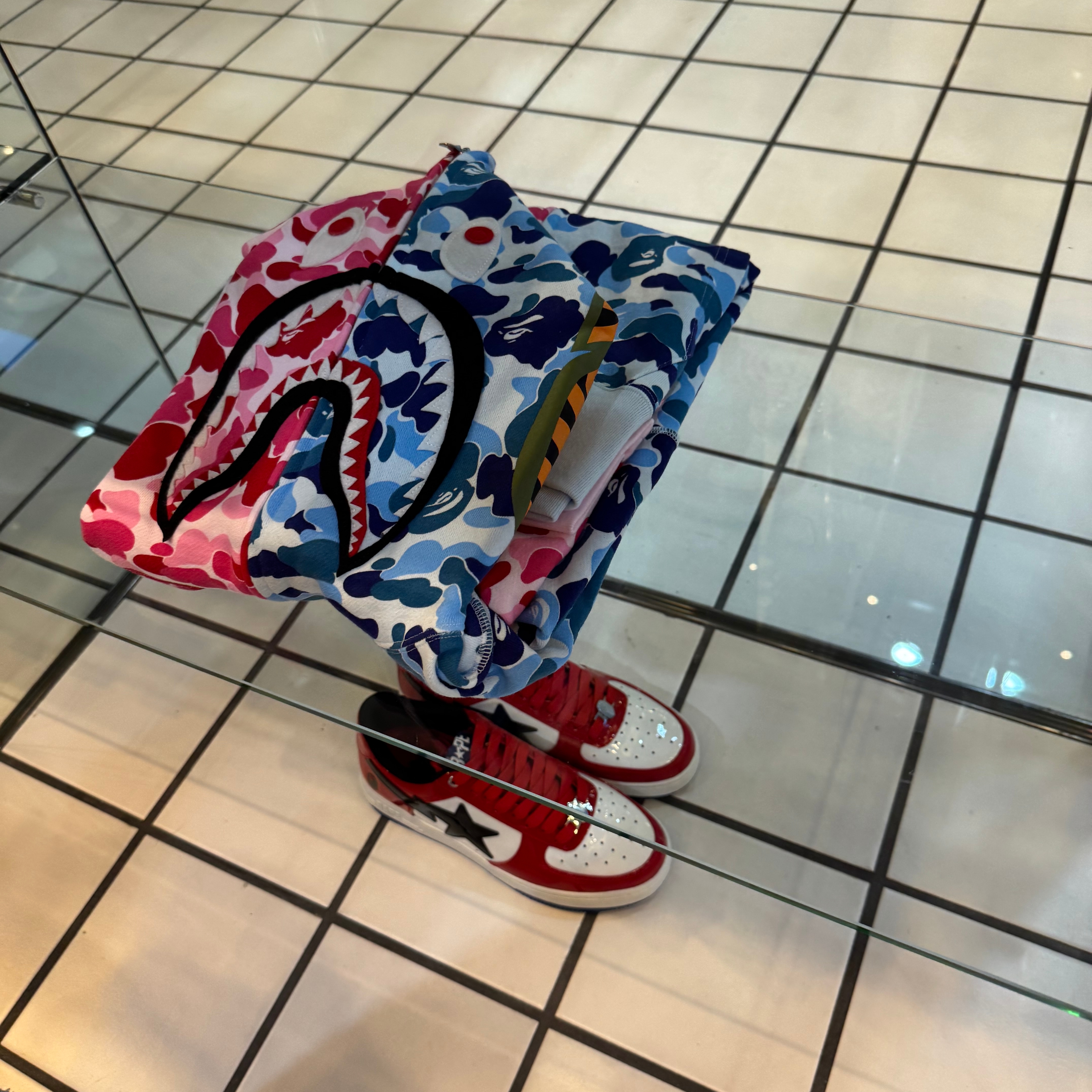 BAPE ABC Camo Separate Shark Full Zip Hoodie Blue Pink 착용 스타일