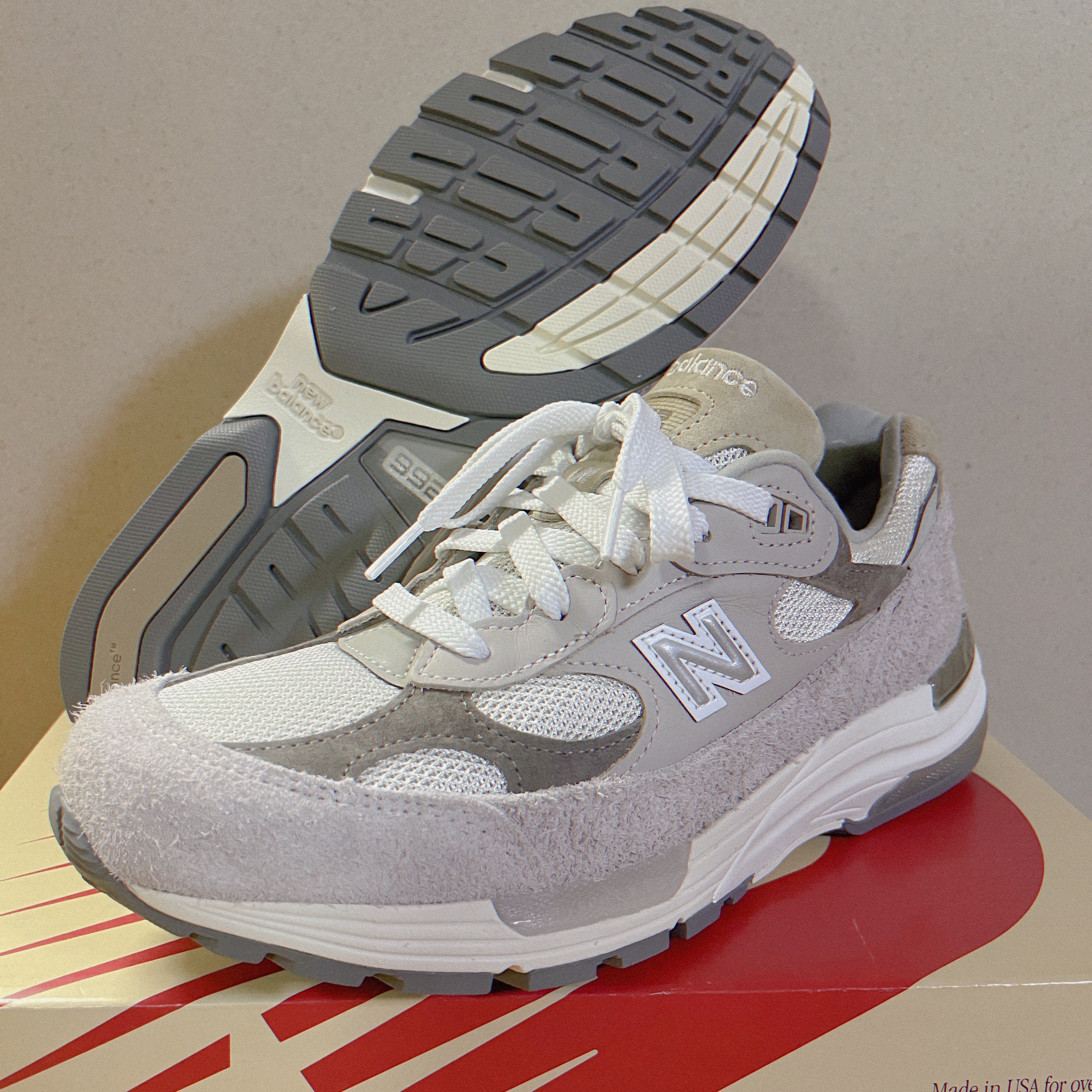 New Balance 992 Made in USA Moonrock Mushroom 착용 스타일