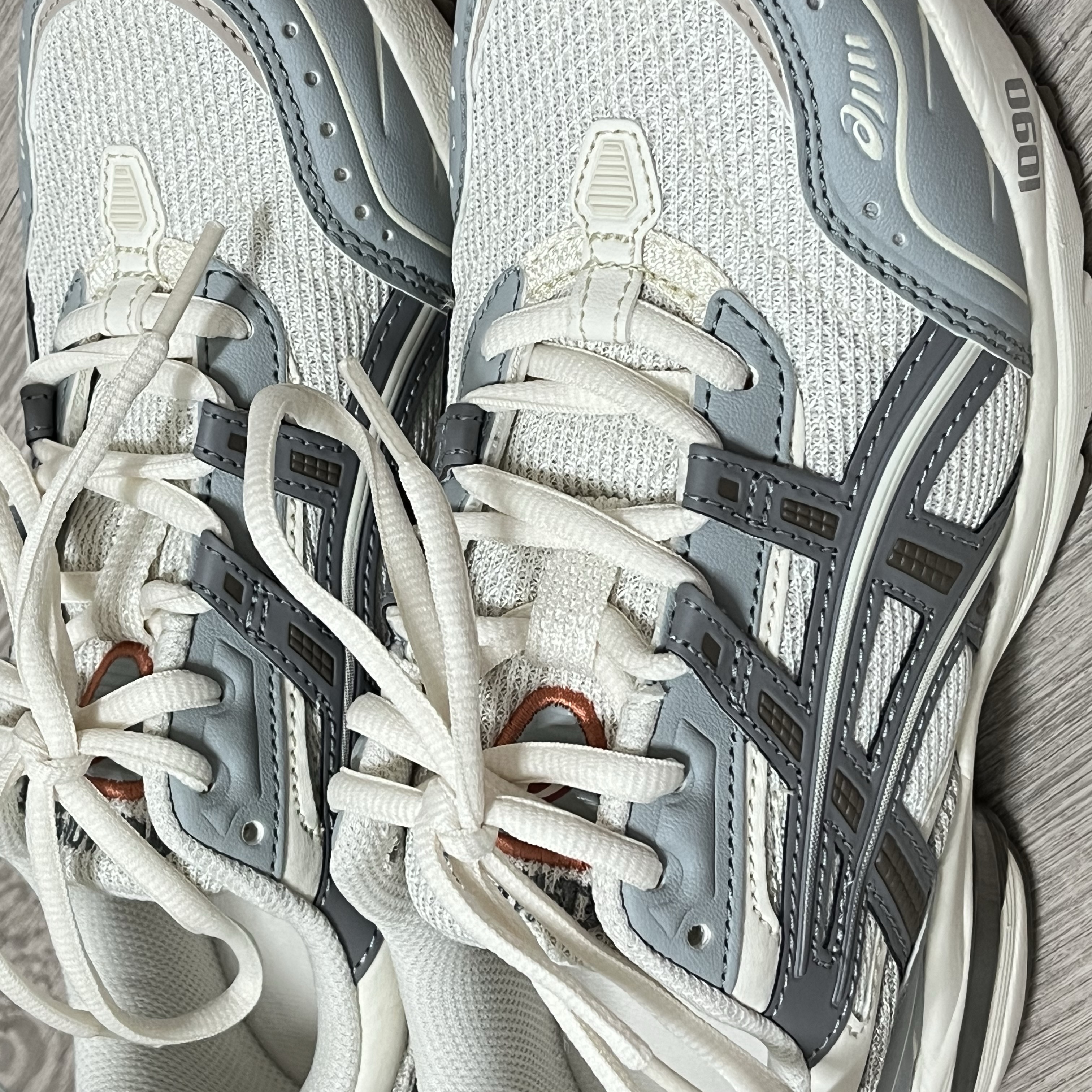 Asics Gel-1090 Blue Grey 착용 스타일