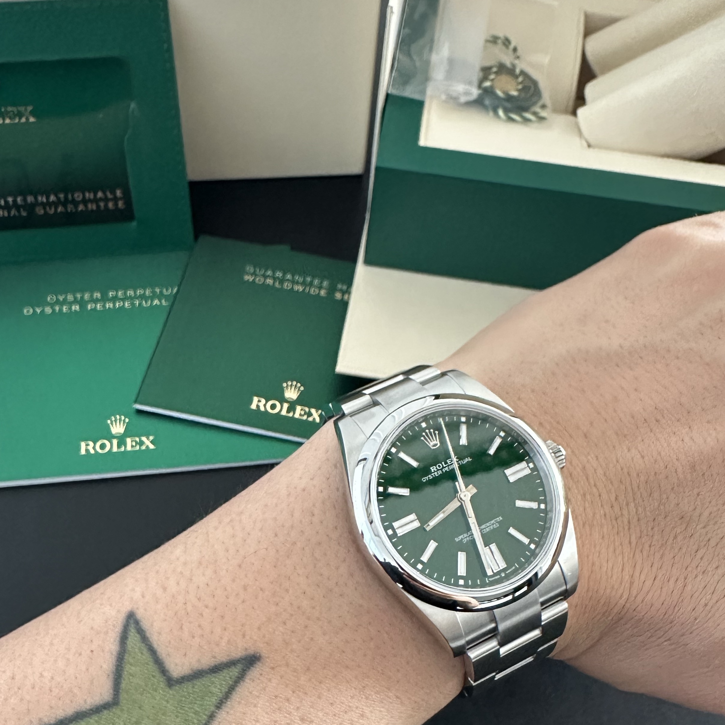 Rolex Oyster Perpetual 41mm 124300 Green Oyster 착용 스타일 - 1