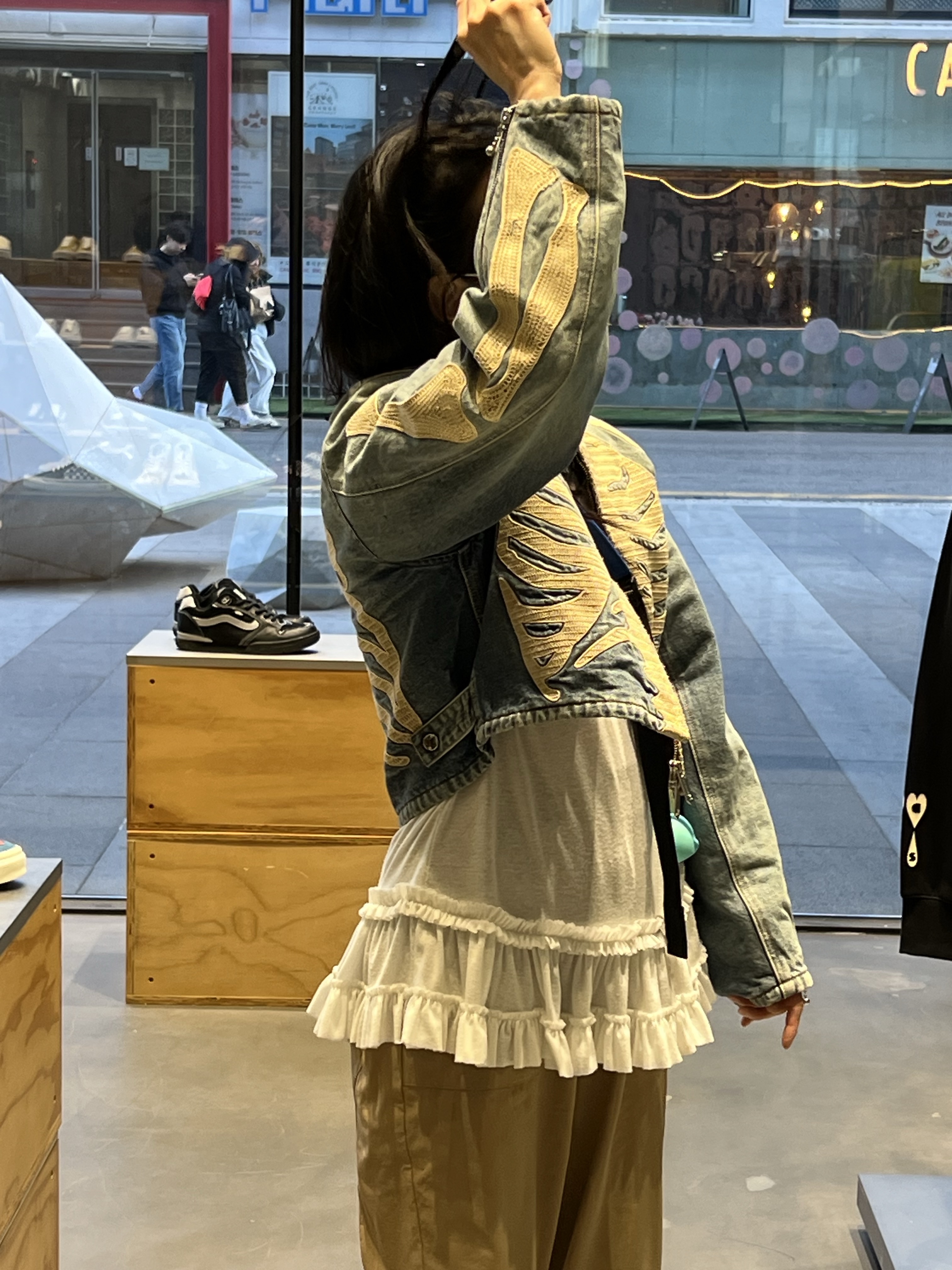 캐피탈 14온즈 블랙 X 블랙 데님 모토크로스 본 자켓 데님 착용 스타일