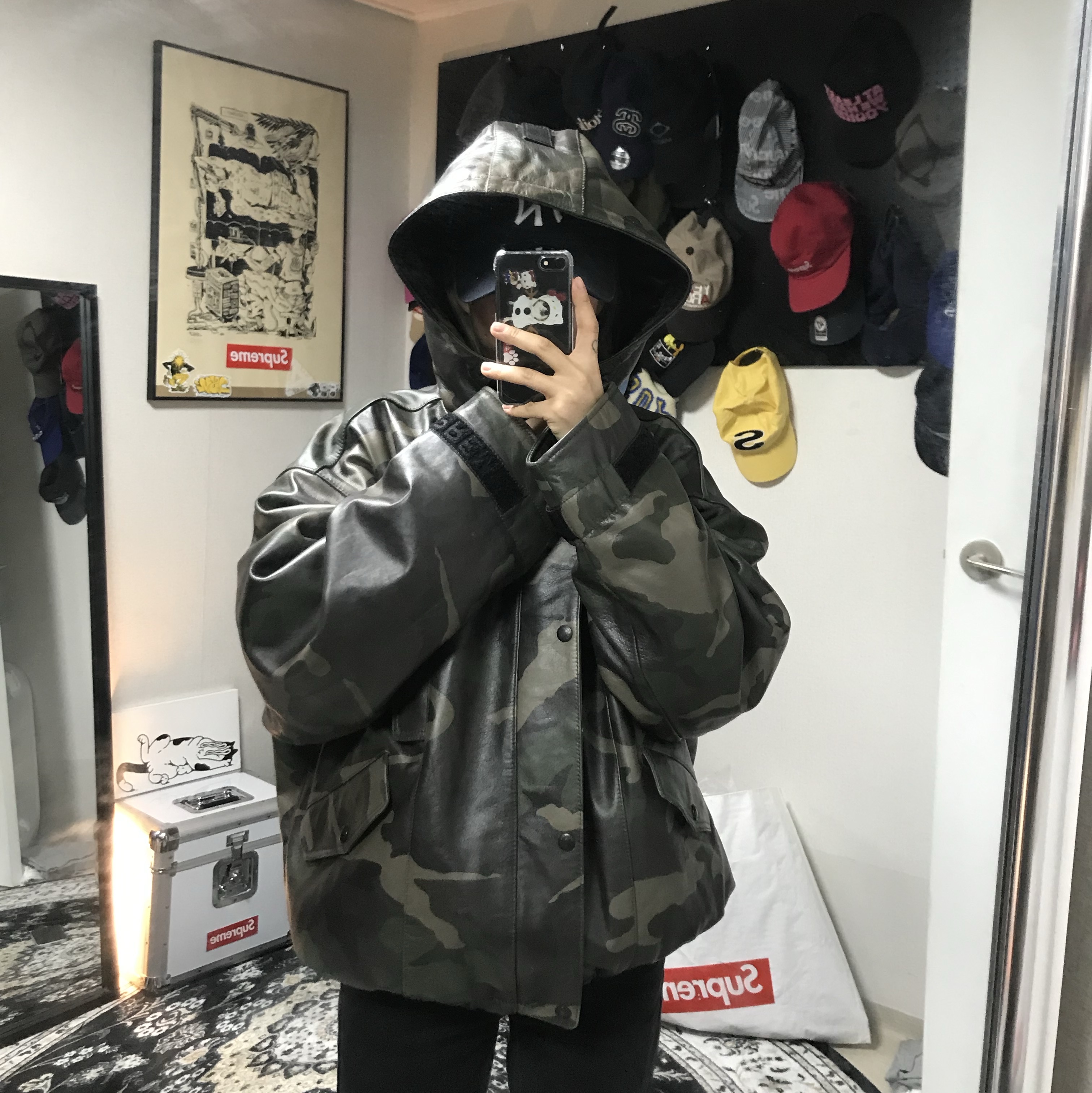 Supreme x Marithe Francois Girbaud Hooded Leather Flight Bomber Jacket Woodland Camo - 25SS, Supreme x Odyssey Record Case White - 25SS 착용 스타일