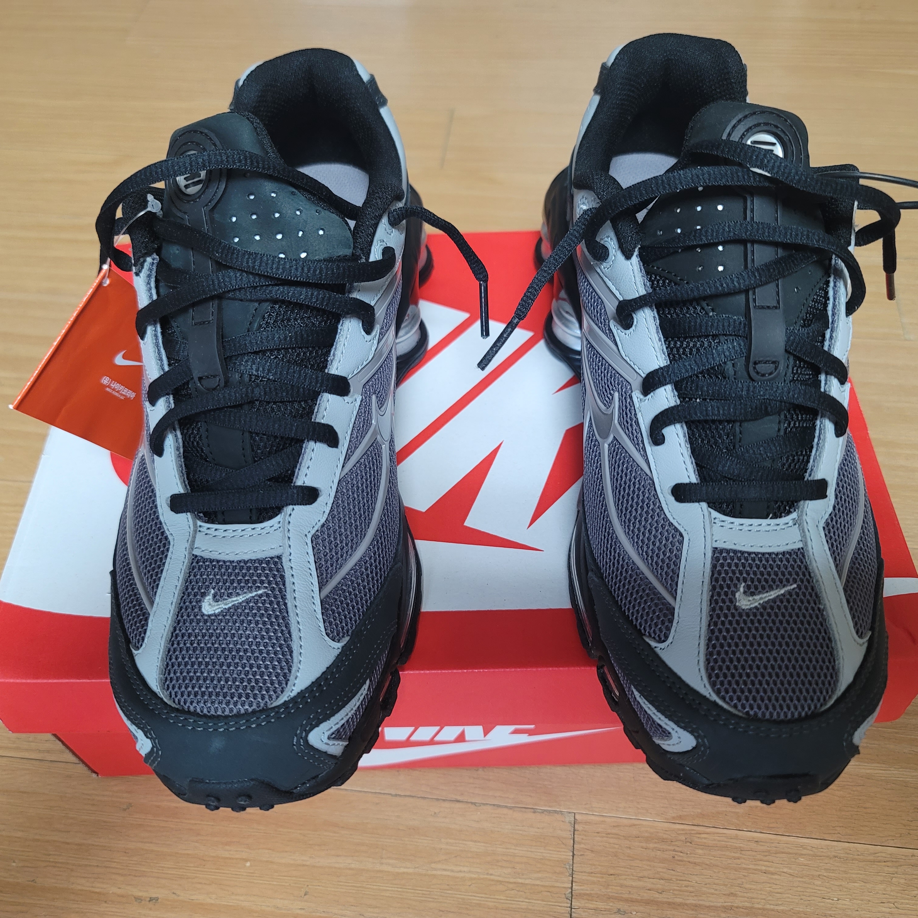 Nike Shox Ride 2 Light Graphite Anthracite 착용 스타일 - 1