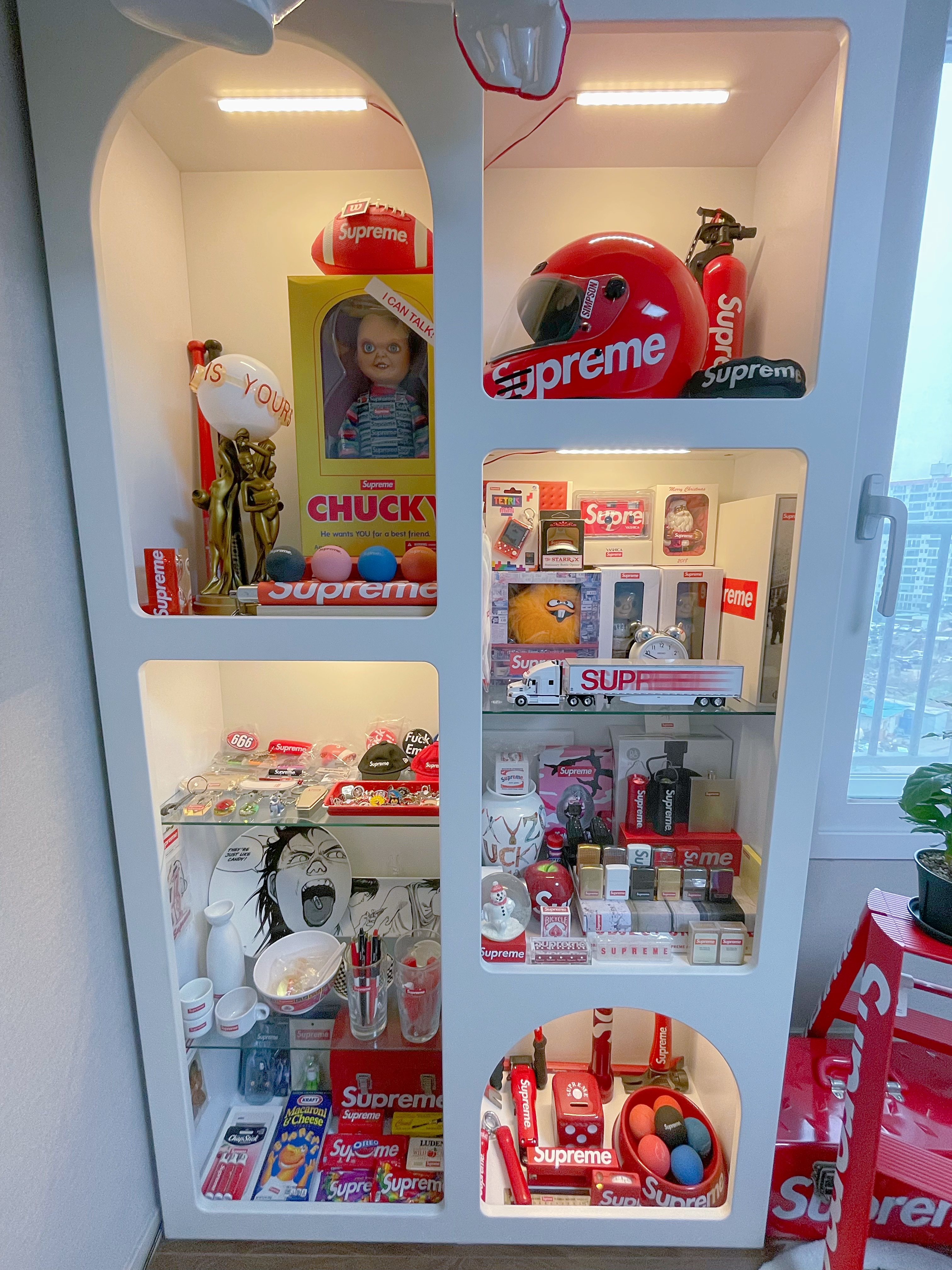Supreme Chucky Doll - 20FW, Supreme Yashica MF-1 Camera Red - 21SS 착용 스타일 - 2