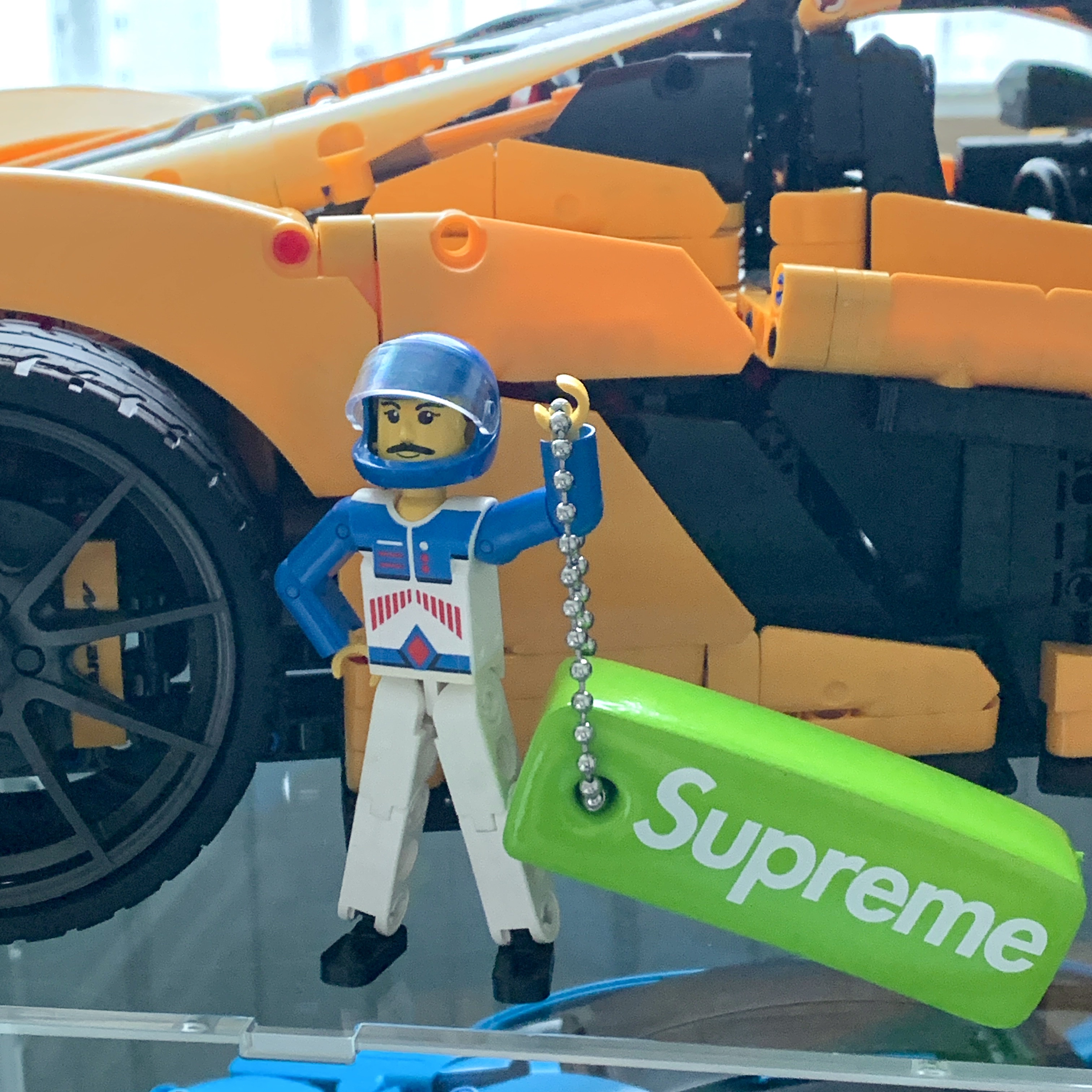 Supreme Floating Keychain Green - 23FW, Lego McLaren P1 착용 스타일