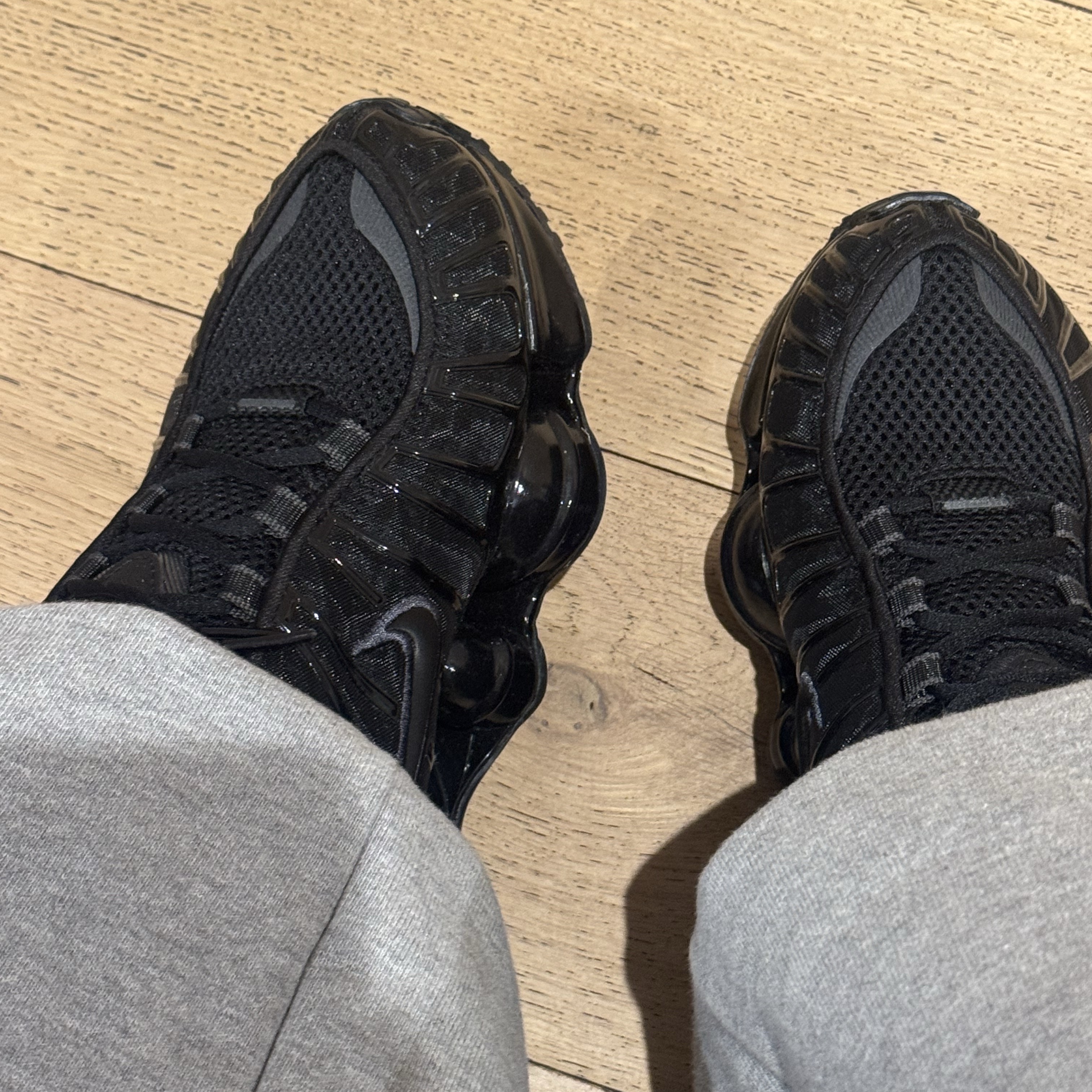(W) Nike Shox TL Black and Max Orange 착용 스타일