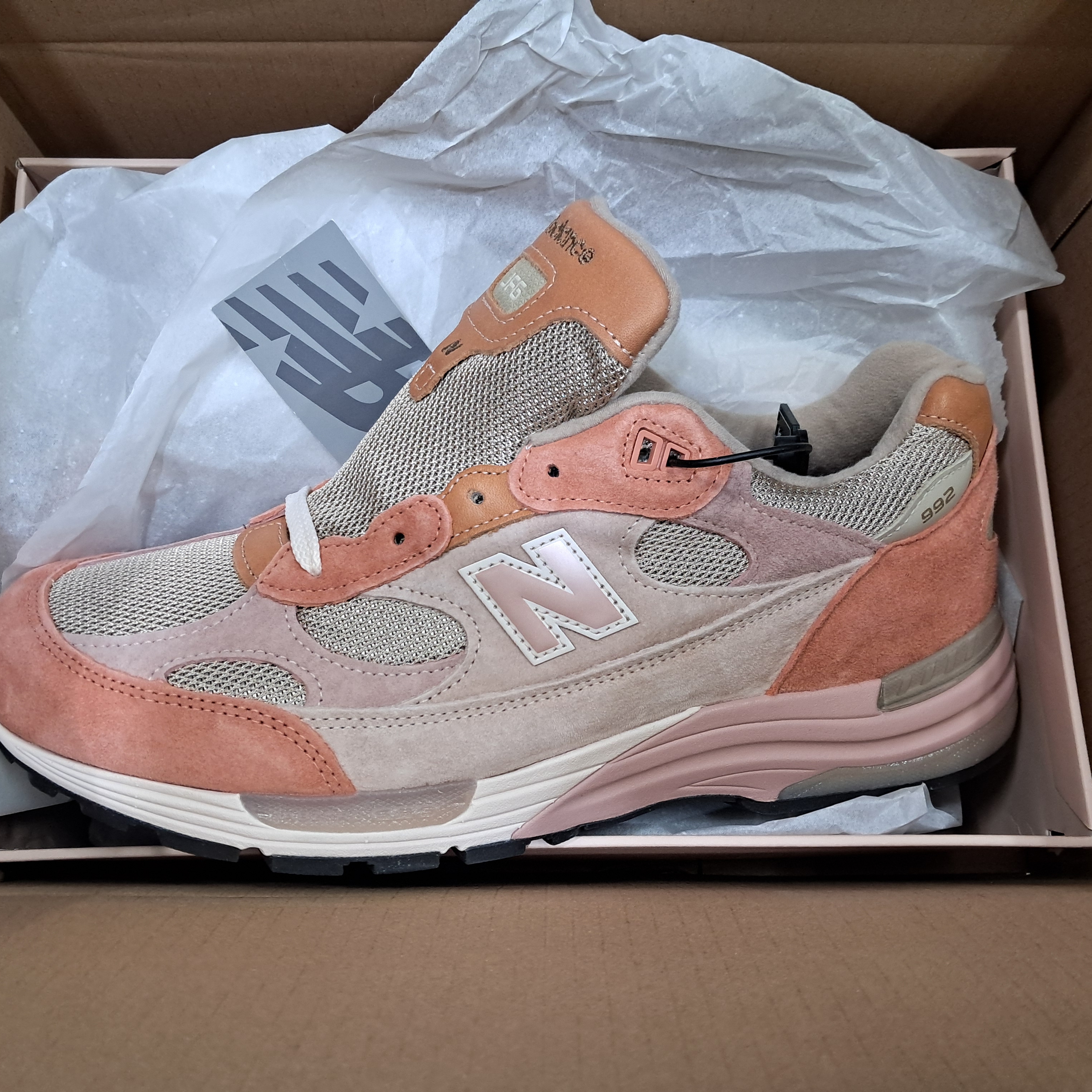 New Balance x Joe Freshgoods 992 Made in USA Aged Well 착용 스타일 - 4
