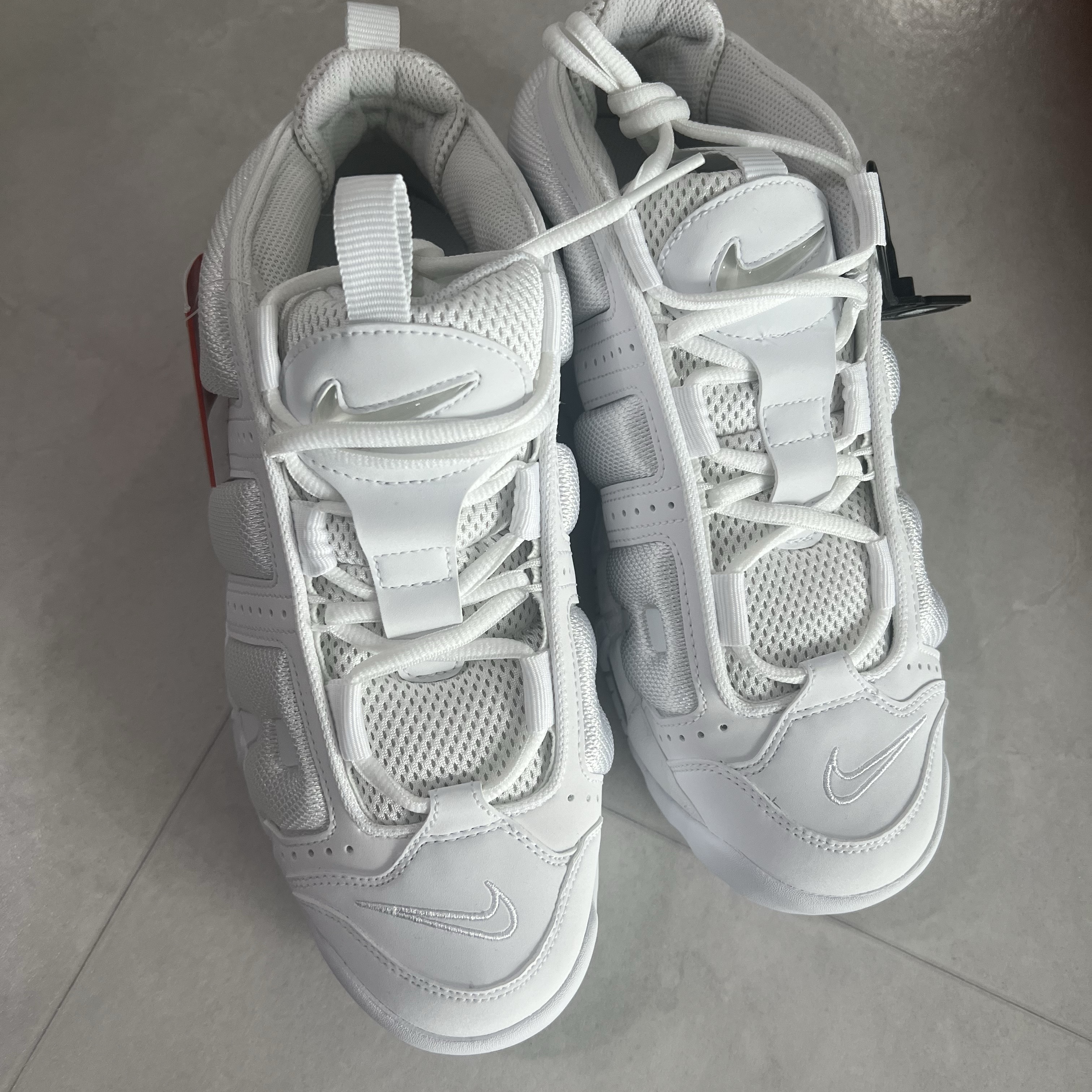 Nike Air More Uptempo Low White 착용 스타일