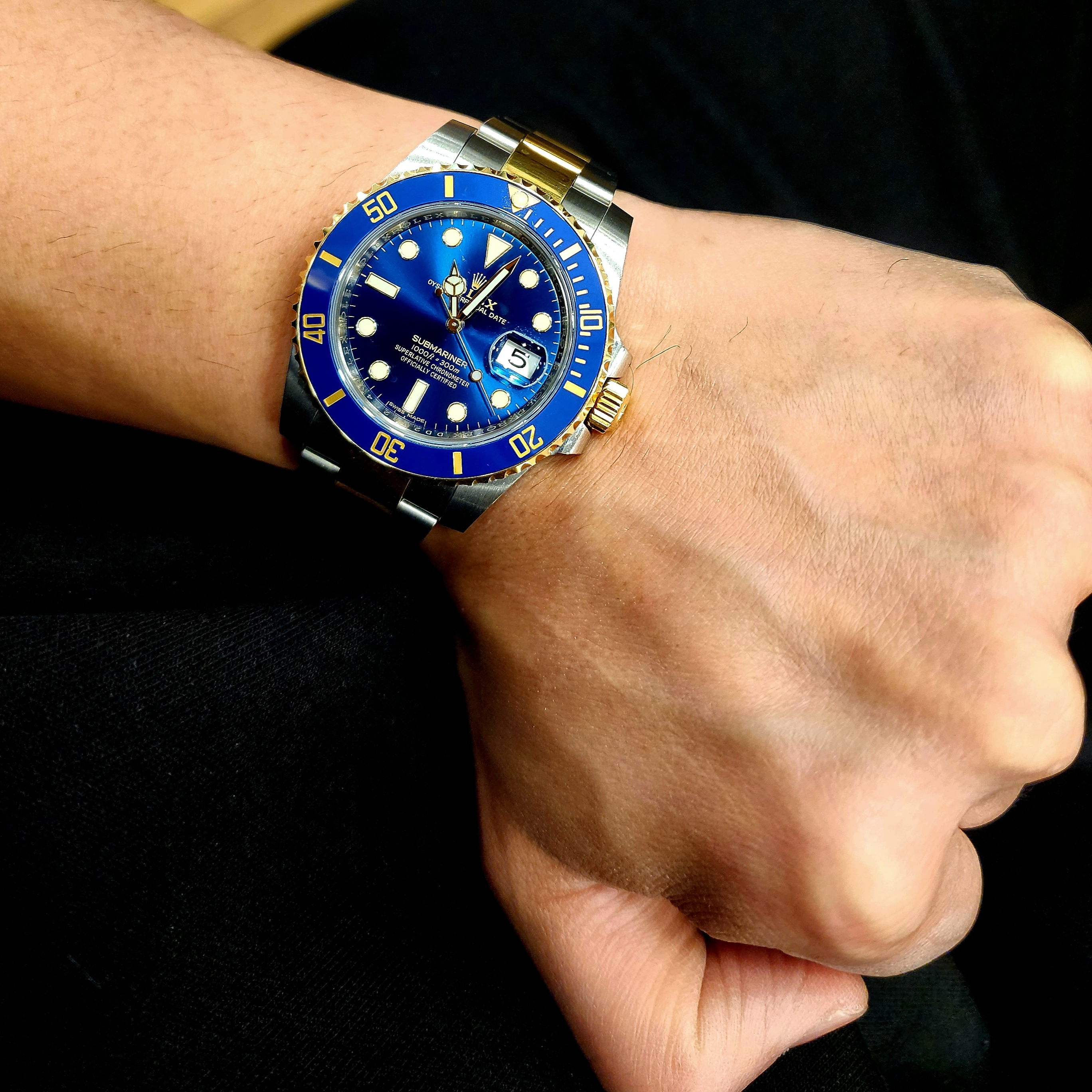 롤렉스 서브마리너 데이트 40mm 116613LB 로얄 블루 오이스터 착용 스타일