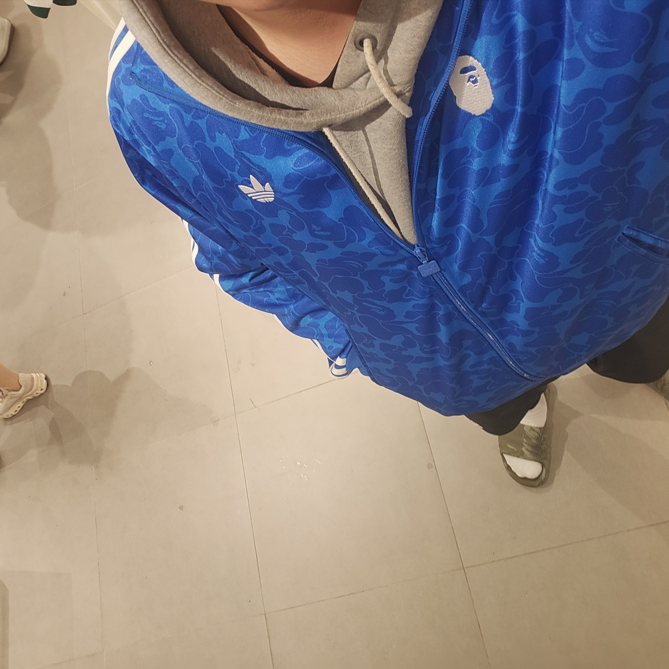 Adidas x BAPE Allover Print Track Top Blue - KR Sizing, Adidas Adilette 22 Olive Strata 착용 스타일 - 2