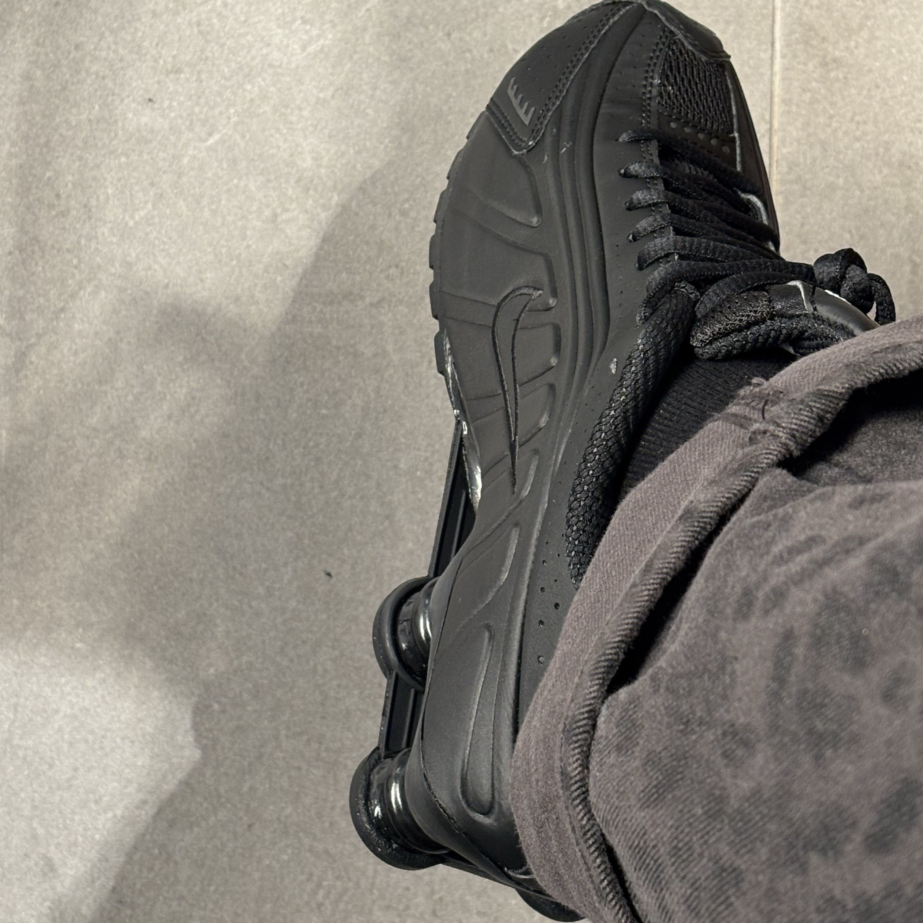 (W) Nike Shox R4 Black 착용 스타일