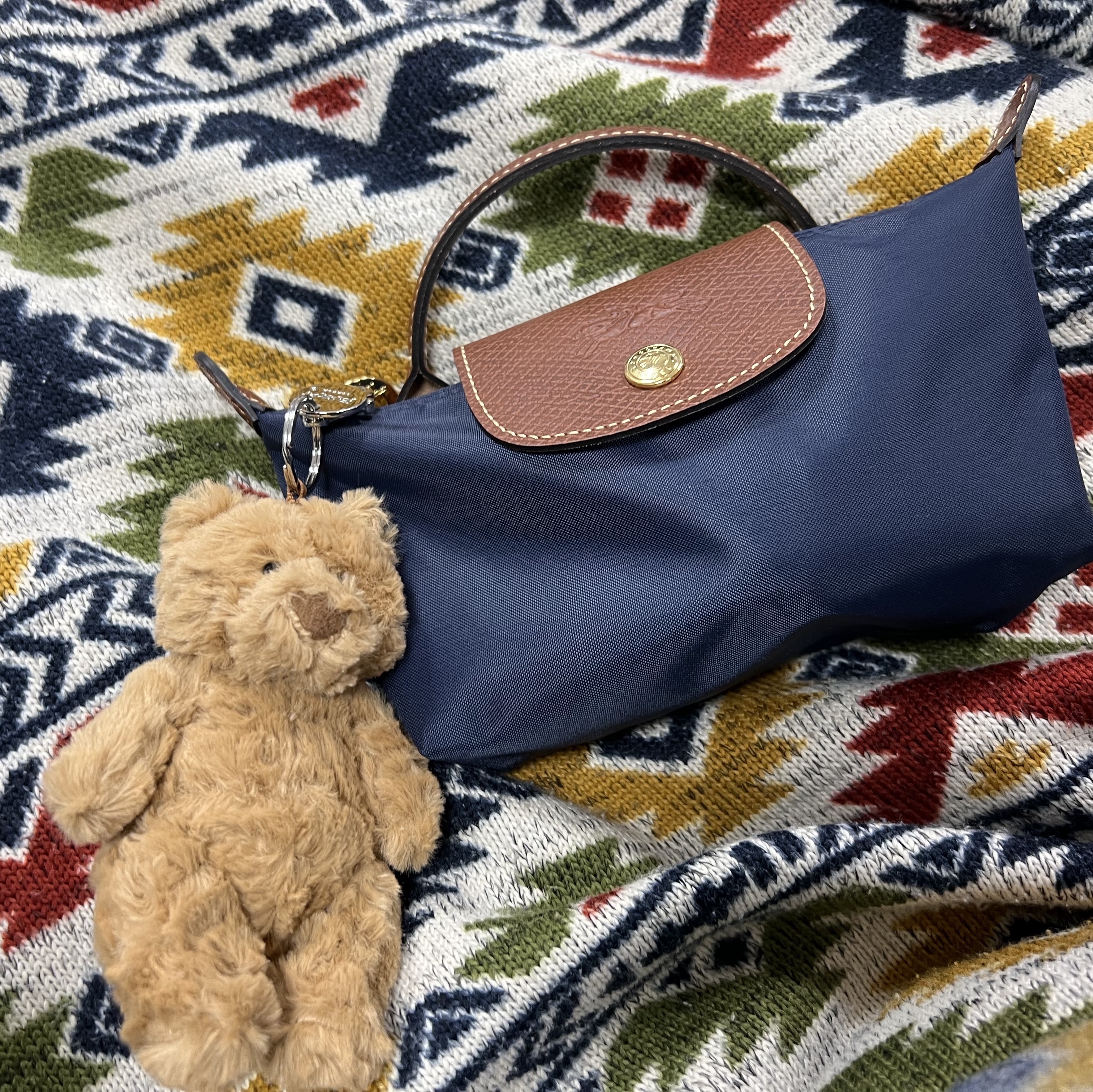 Jellycat Bartholomew Bear Bag Charm Brown, Longchamp Le Pliage Original Handle Pouch Blue Navy 착용 스타일