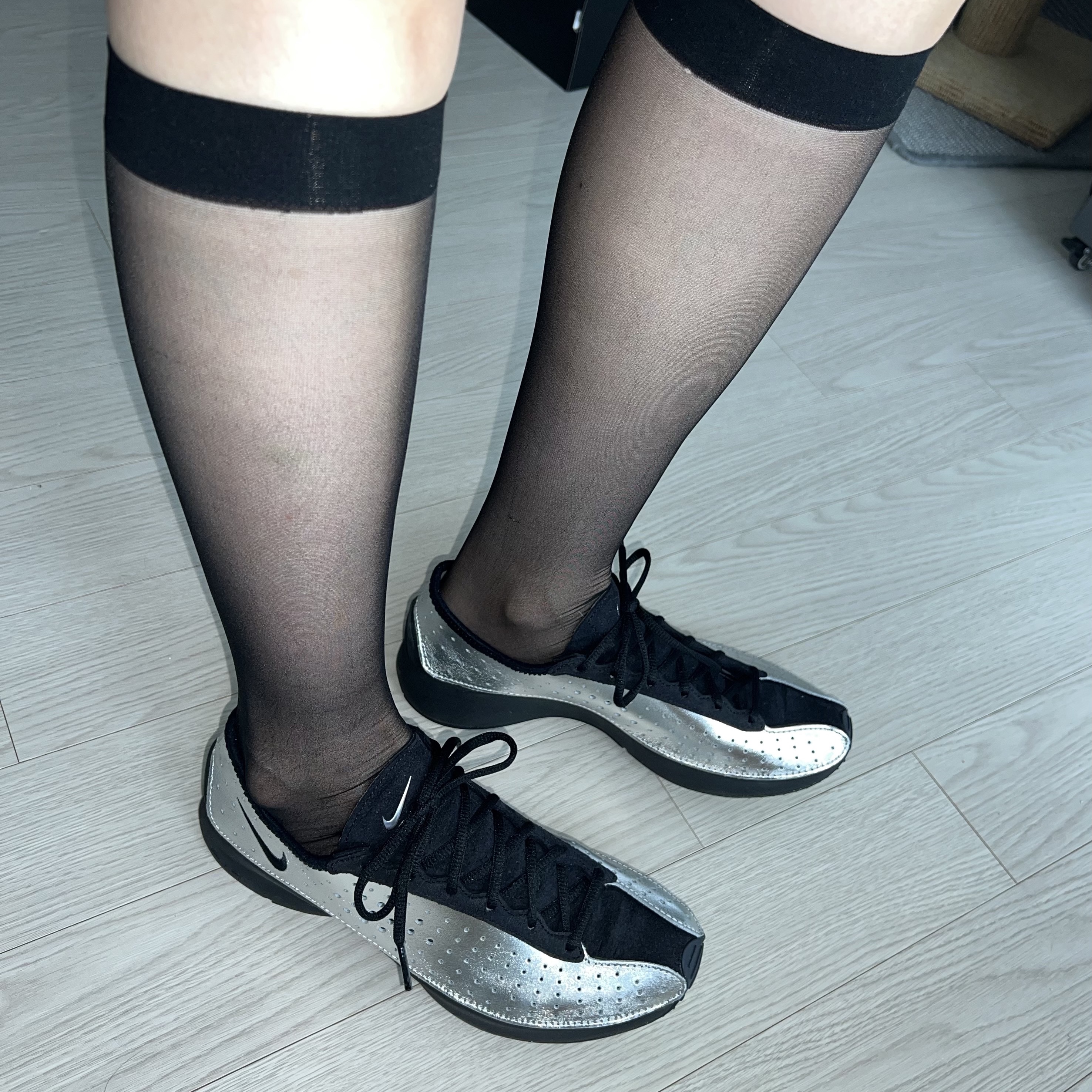 (W) Nike Air Superfly Metallic Silver and Black 착용 스타일 - 1