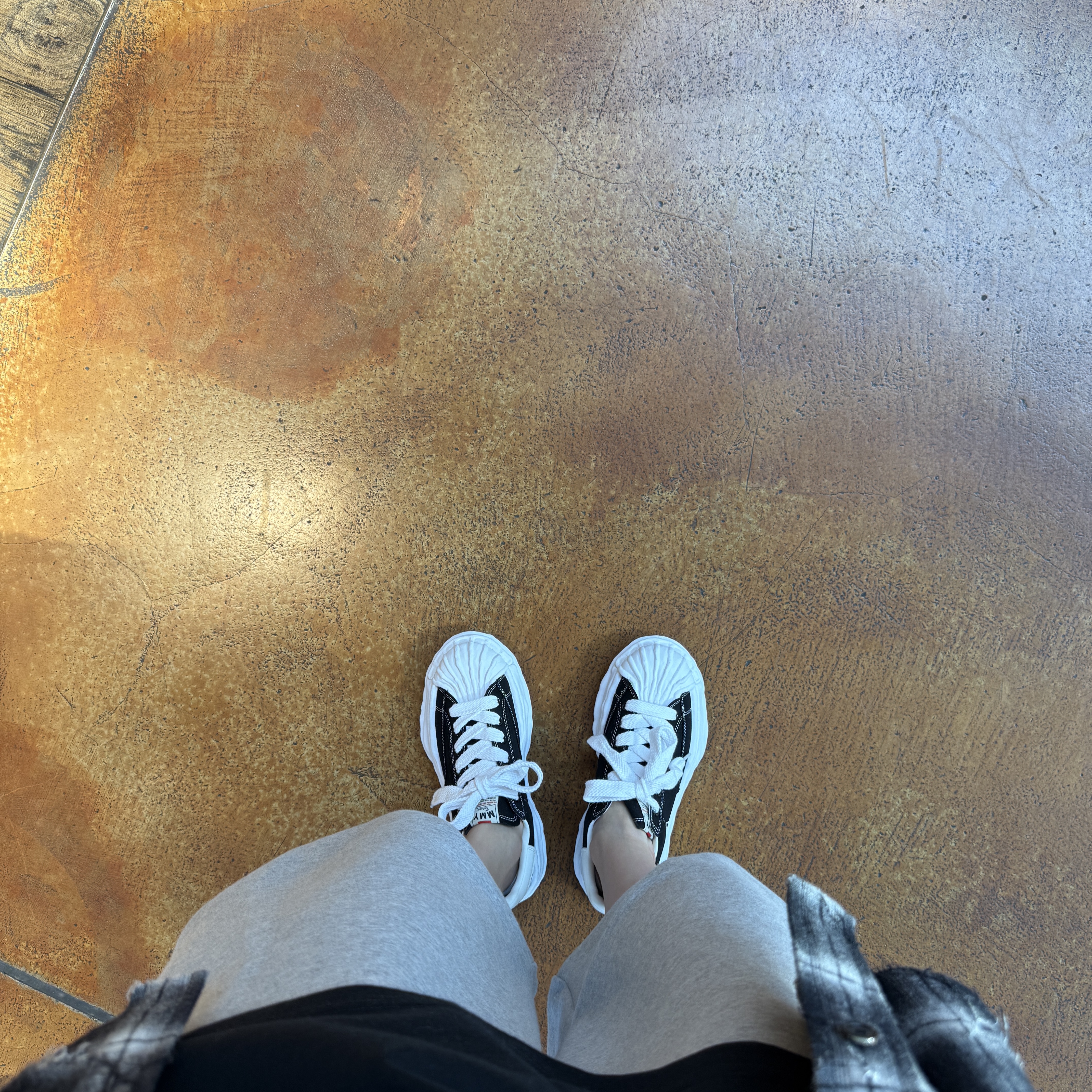 Maison Mihara Yasuhiro Blakey OG Sole Canvas Low-top Sneakers Black White, Nonnod Scuba Shorts Grey 착용 스타일