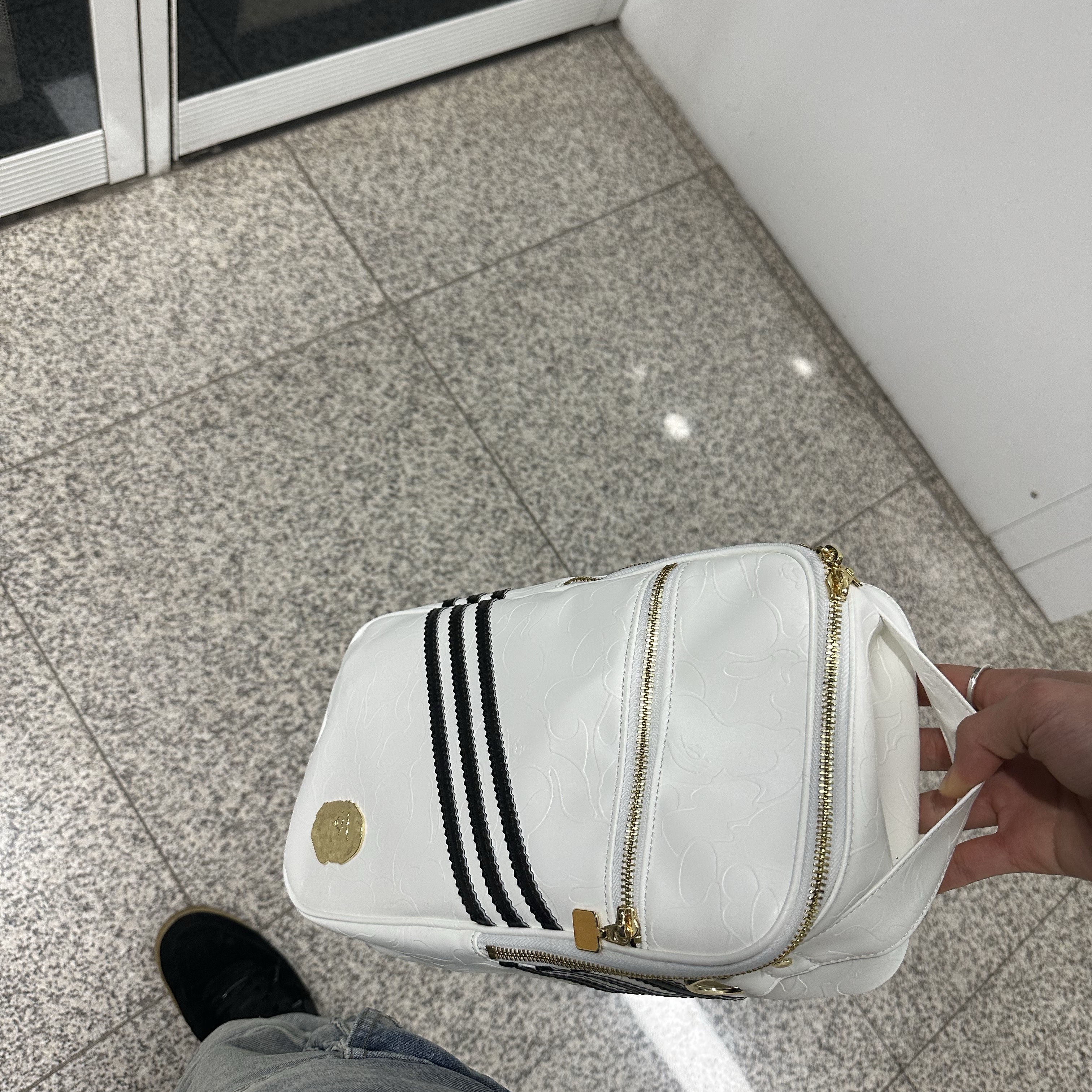 Adidas x BAPE Bag White 착용 스타일
