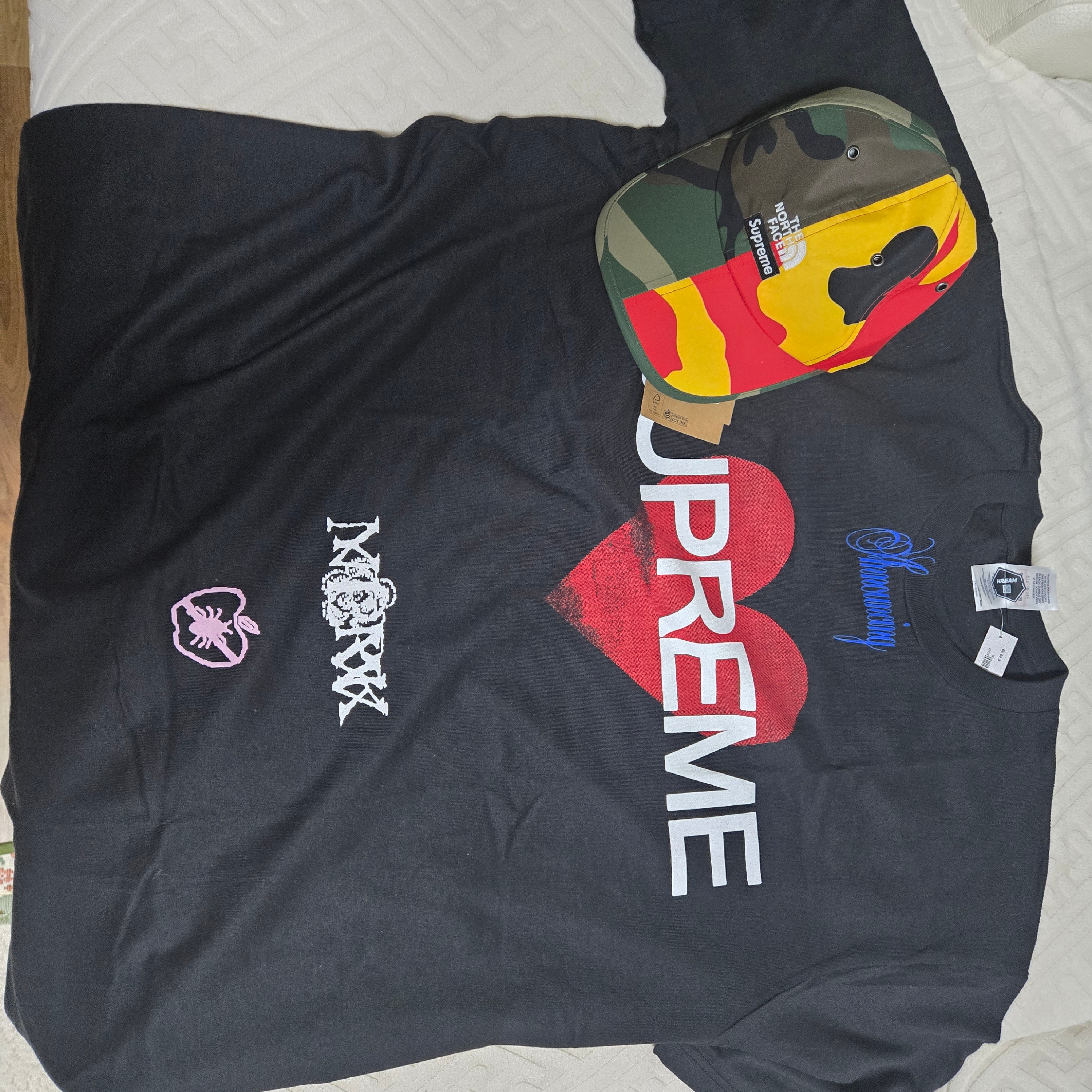 Supreme Announcing T-Shirt Black - 25SS, Supreme x The North Face Split 6-Panel Camo - 24SS 착용 스타일