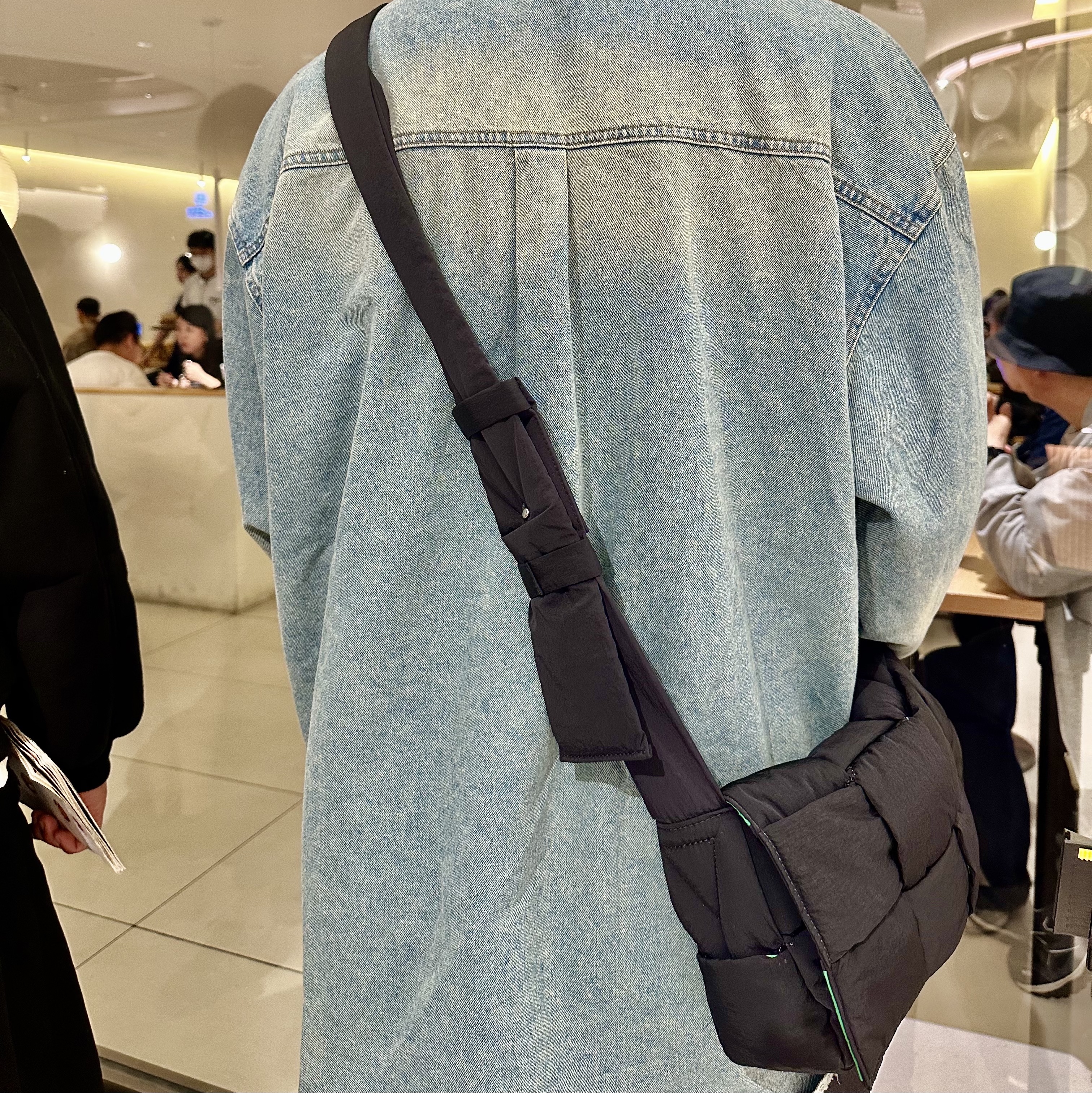 SLOW RECORD HOUSE Vintage Red Label Denim Shirts Light Blue, Human Made Graphic T-Shirt #1 2 Black 착용 스타일 - 3