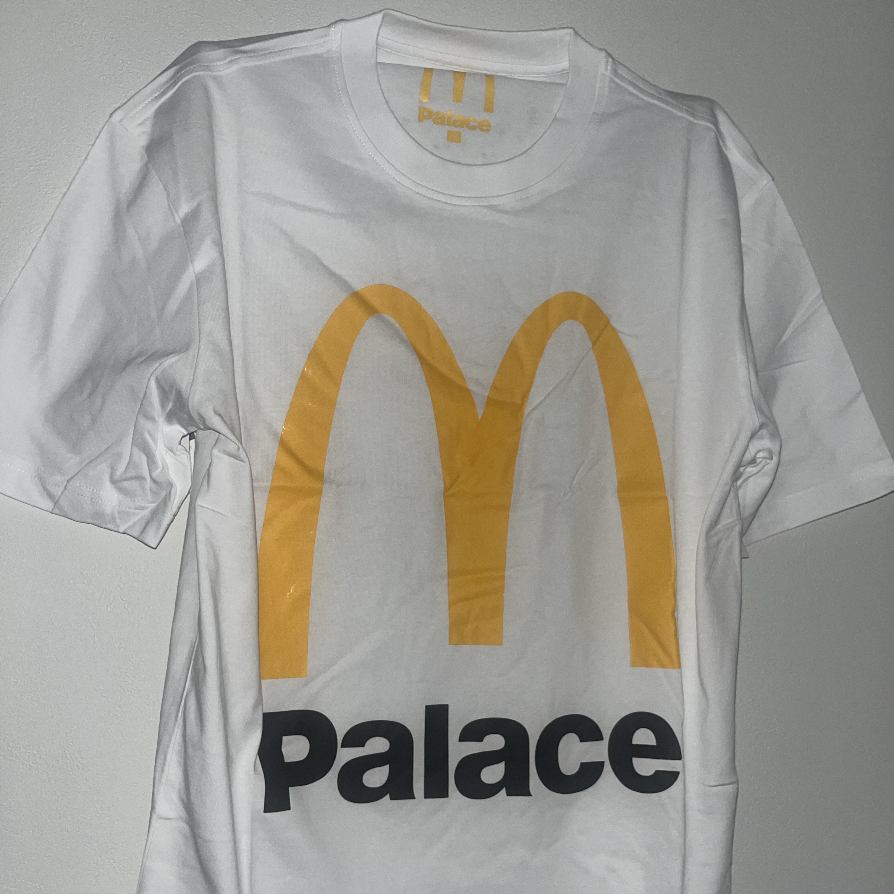 Palace x McDonald's Logo T-Shirt White - 23FW 착용 스타일