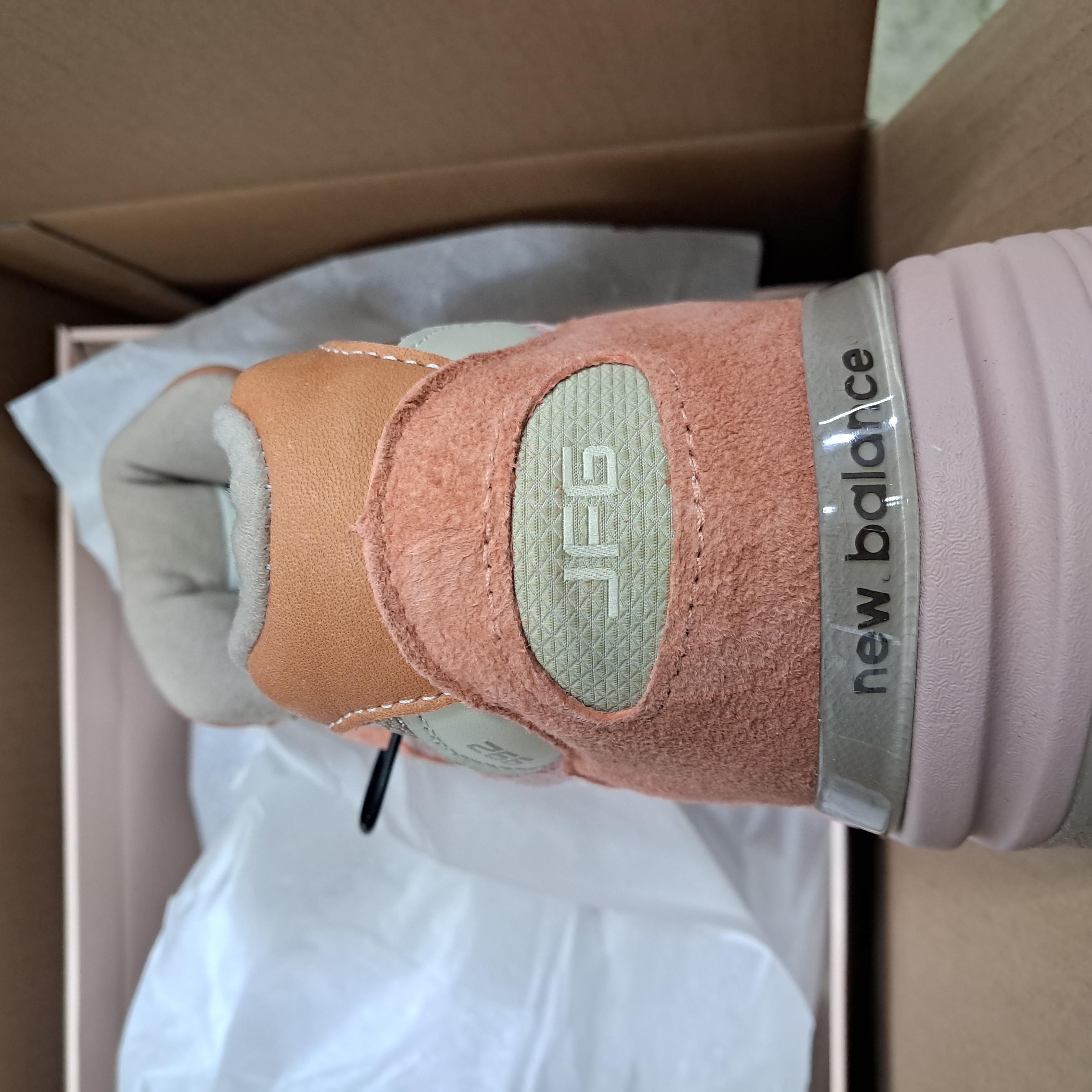 New Balance x Joe Freshgoods 992 Made in USA Aged Well 착용 스타일 - 3