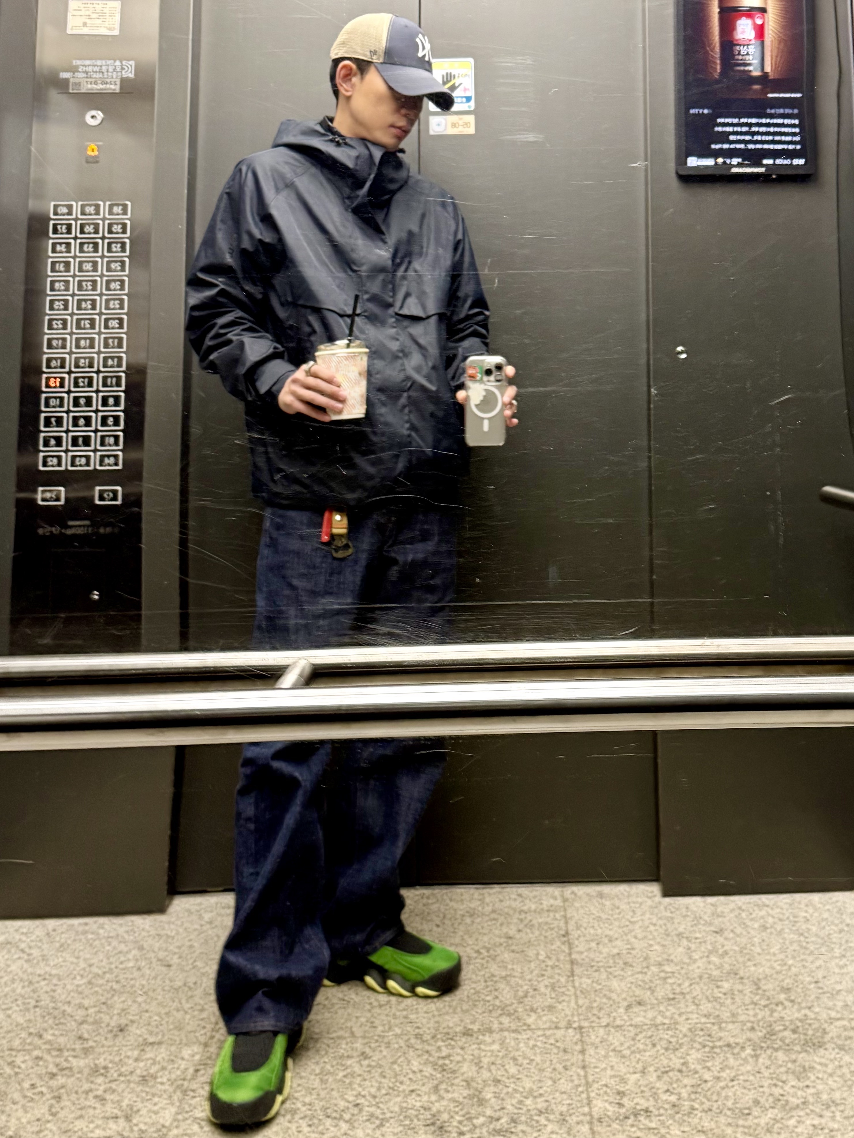 Oakley Factory Team x Brain Dead Flesh Sandals Green Lemon 착용 스타일