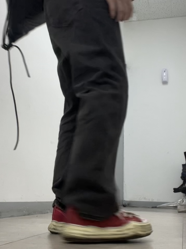 Maison Mihara Yasuhiro Peterson VL OG Sole Canvas Low-top Sneakers Red 착용 스타일 - 3