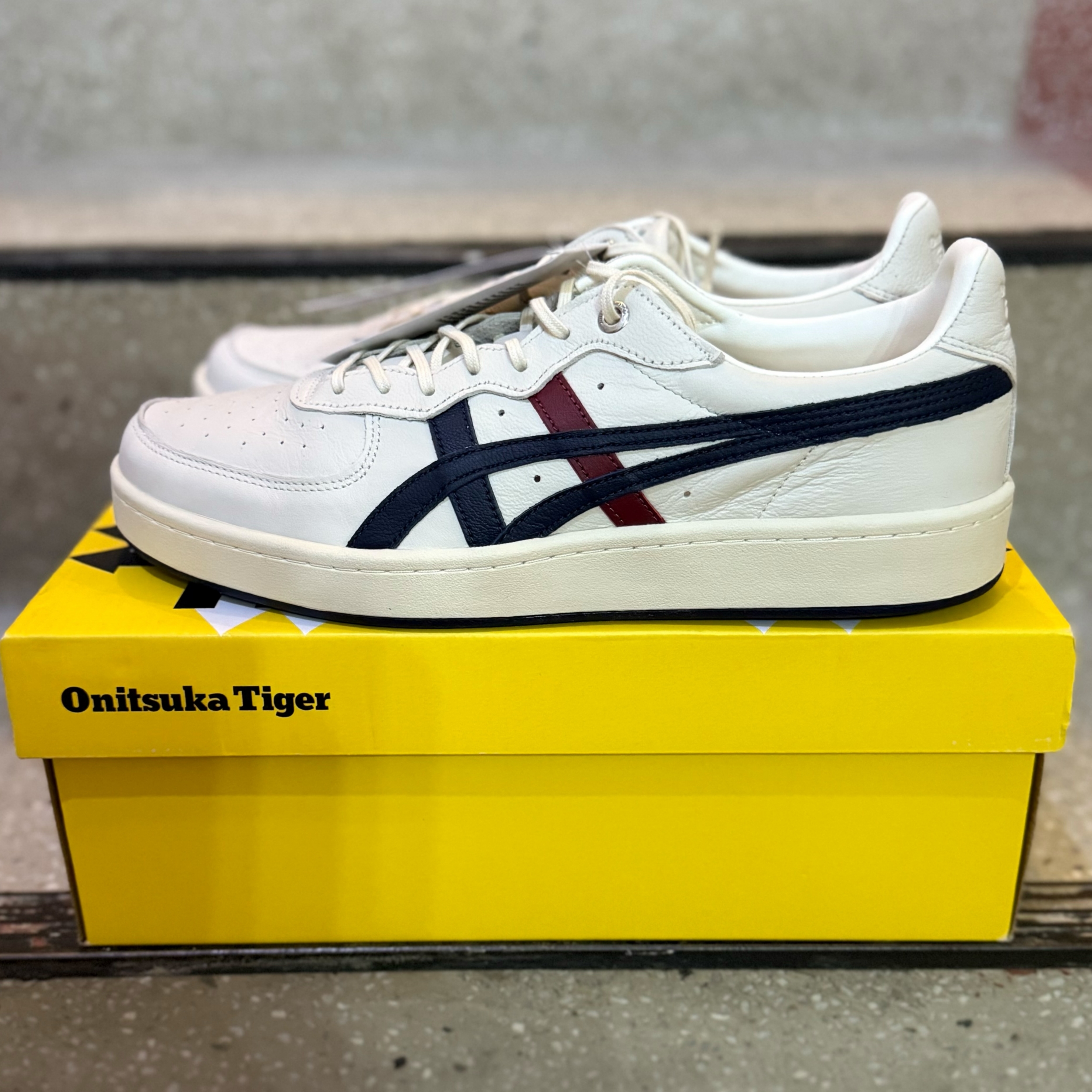 Onitsuka Tiger GSM SD Cream Peacoat 착용 스타일 - 1