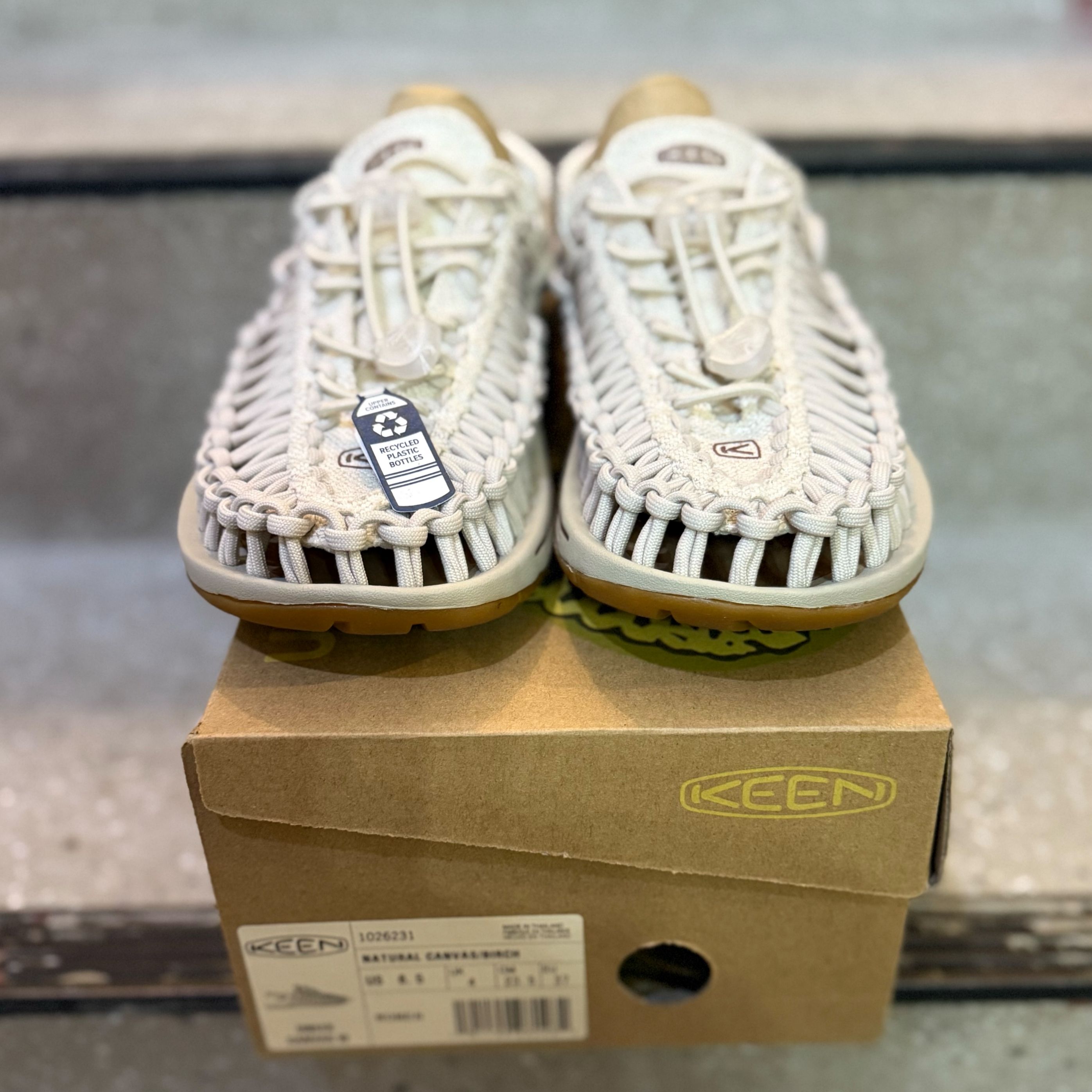 Keen Uneek Canvas Sandals Men Bright Beige 착용 스타일 - 2