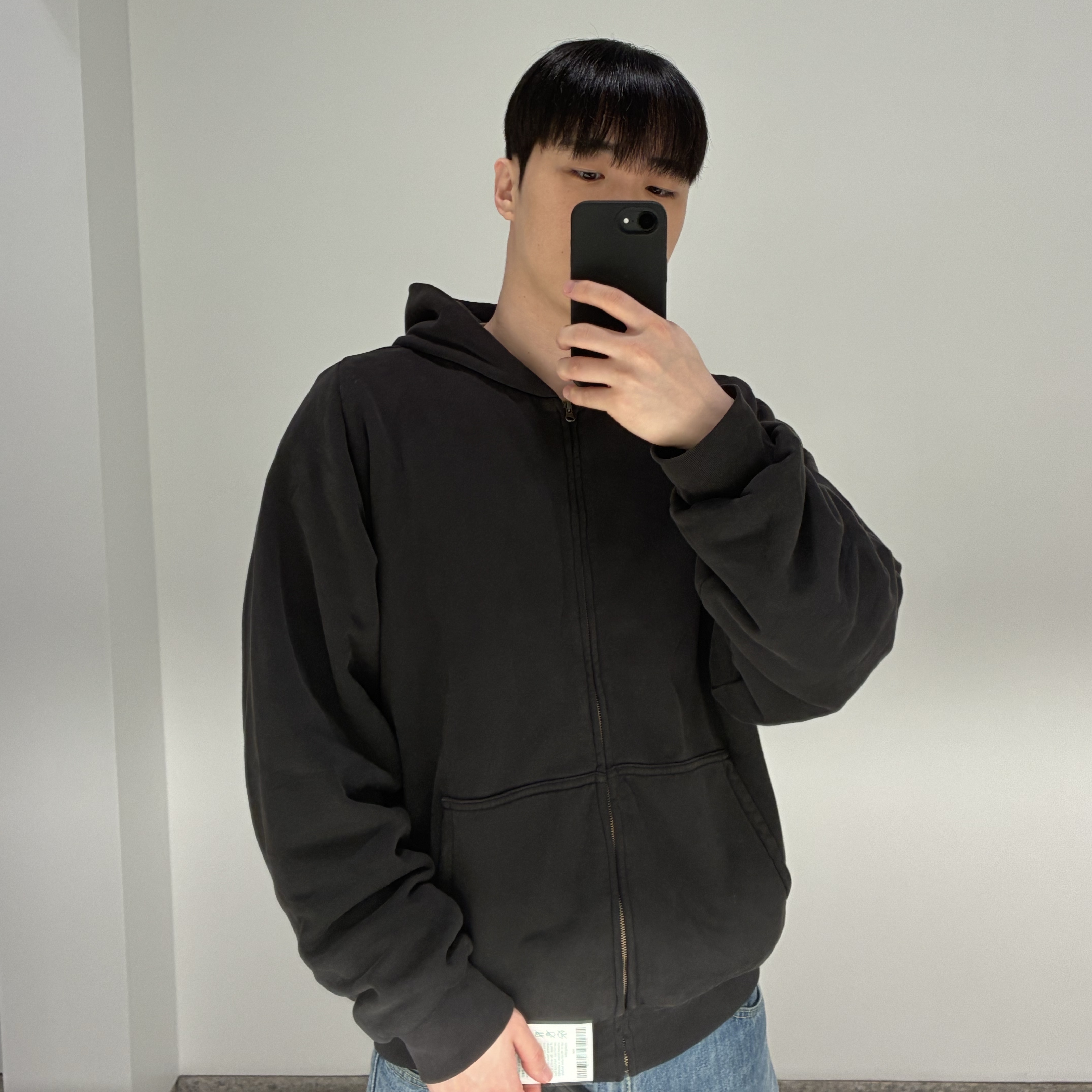Yeezy YZY Zip-Up Hoodie Black 착용 스타일 - 2