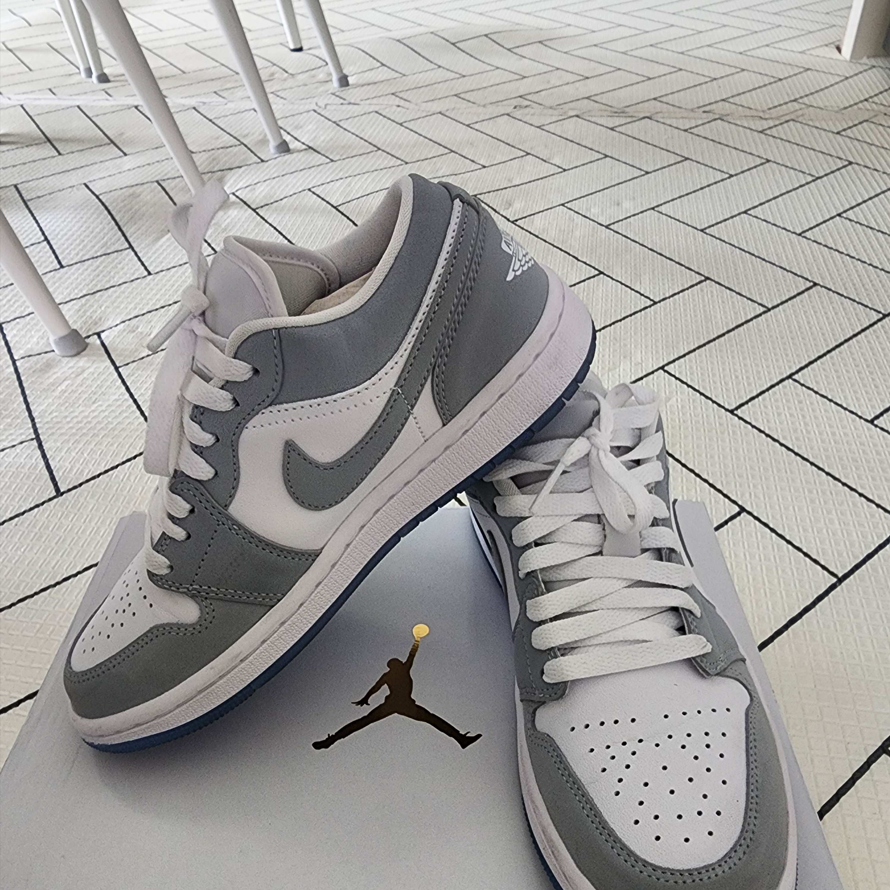 (W) Jordan 1 Low White Wolf Grey 착용 스타일 - 1