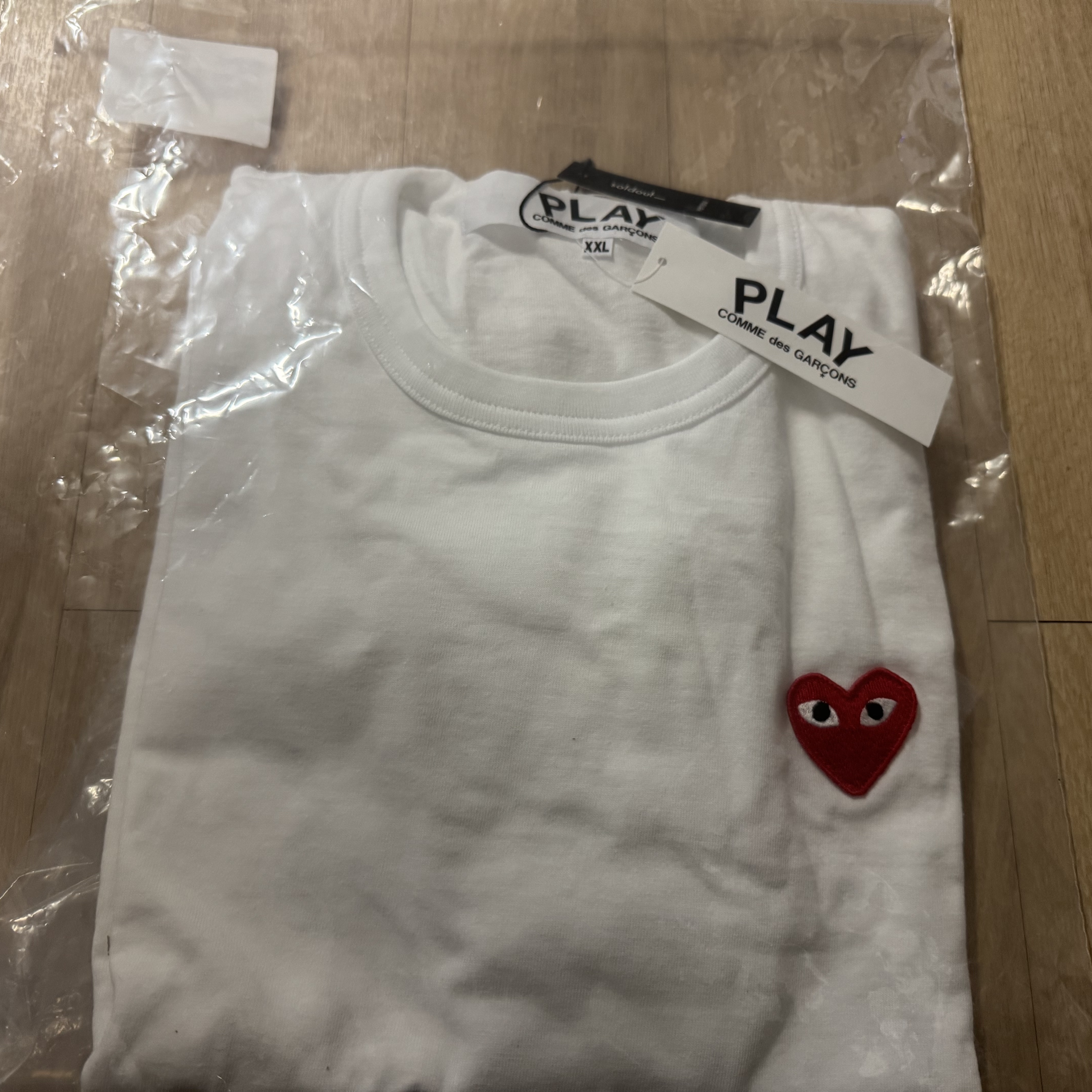 Play Comme des Garcons Red Heart T-Shirt White 착용 스타일