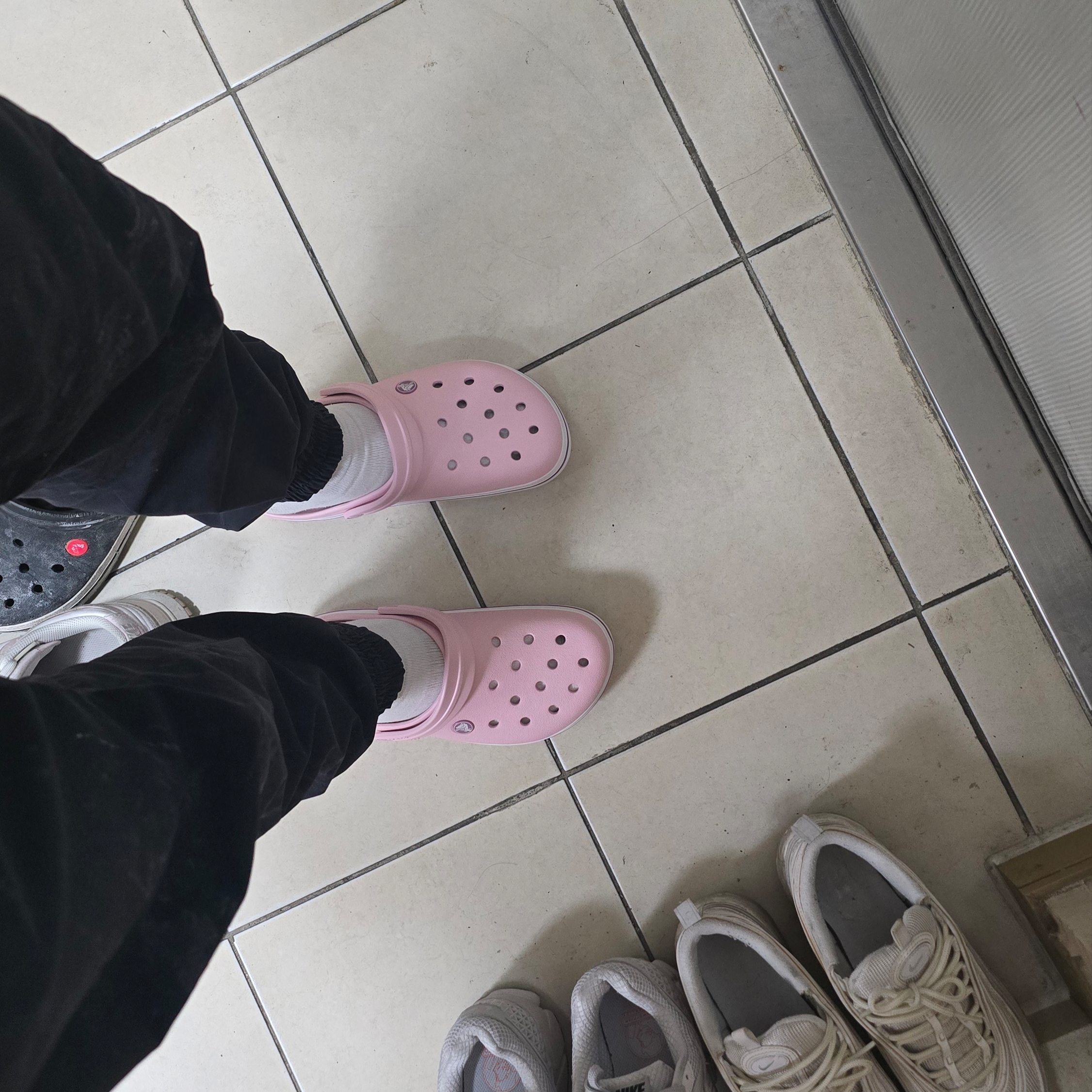 Crocs Crocband Clog Pearl Pink 착용 스타일