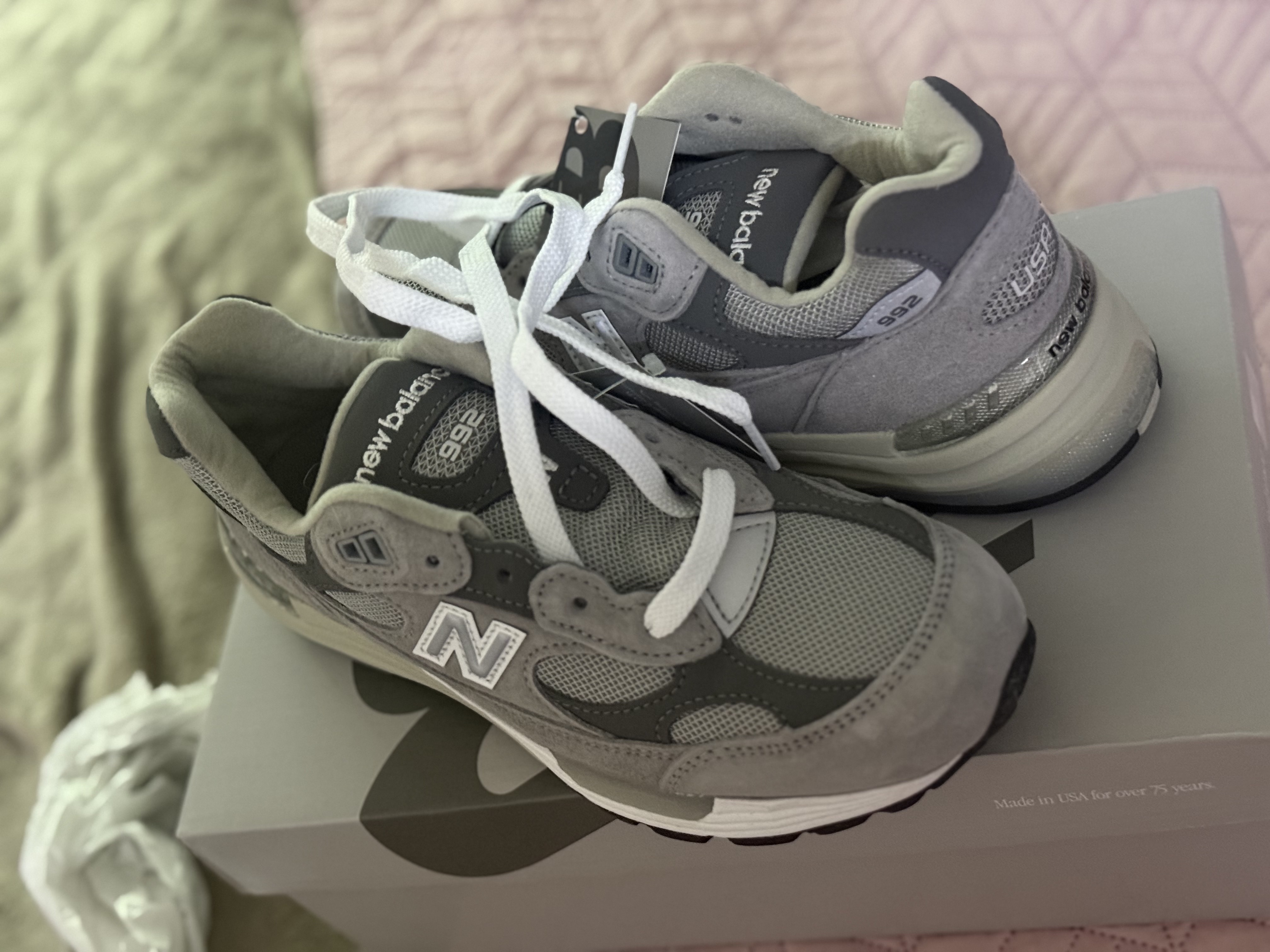 New Balance 992 Made in USA Core Grey Silver Metallic 착용 스타일
