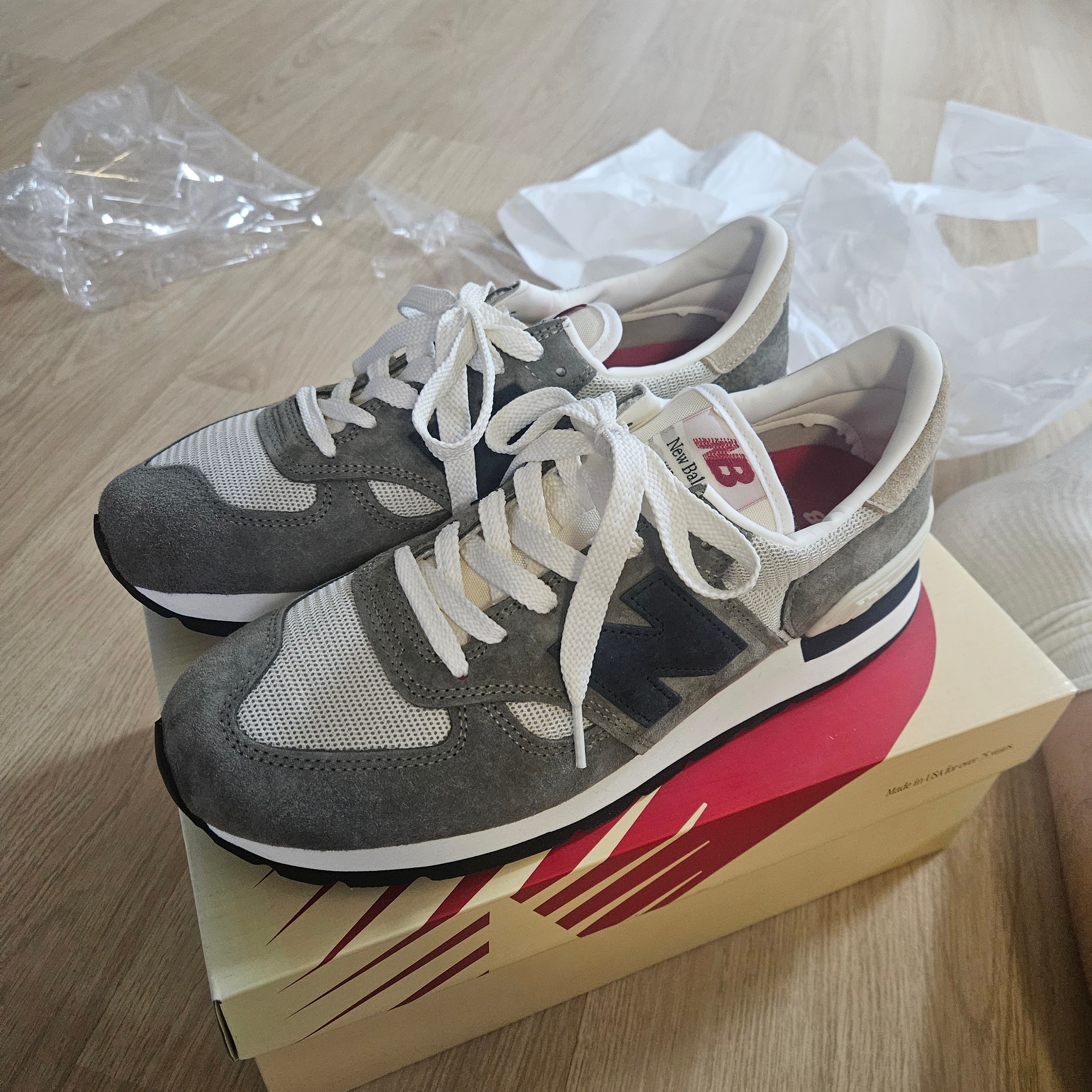 New Balance 990v1 Made in USA Olive 착용 스타일