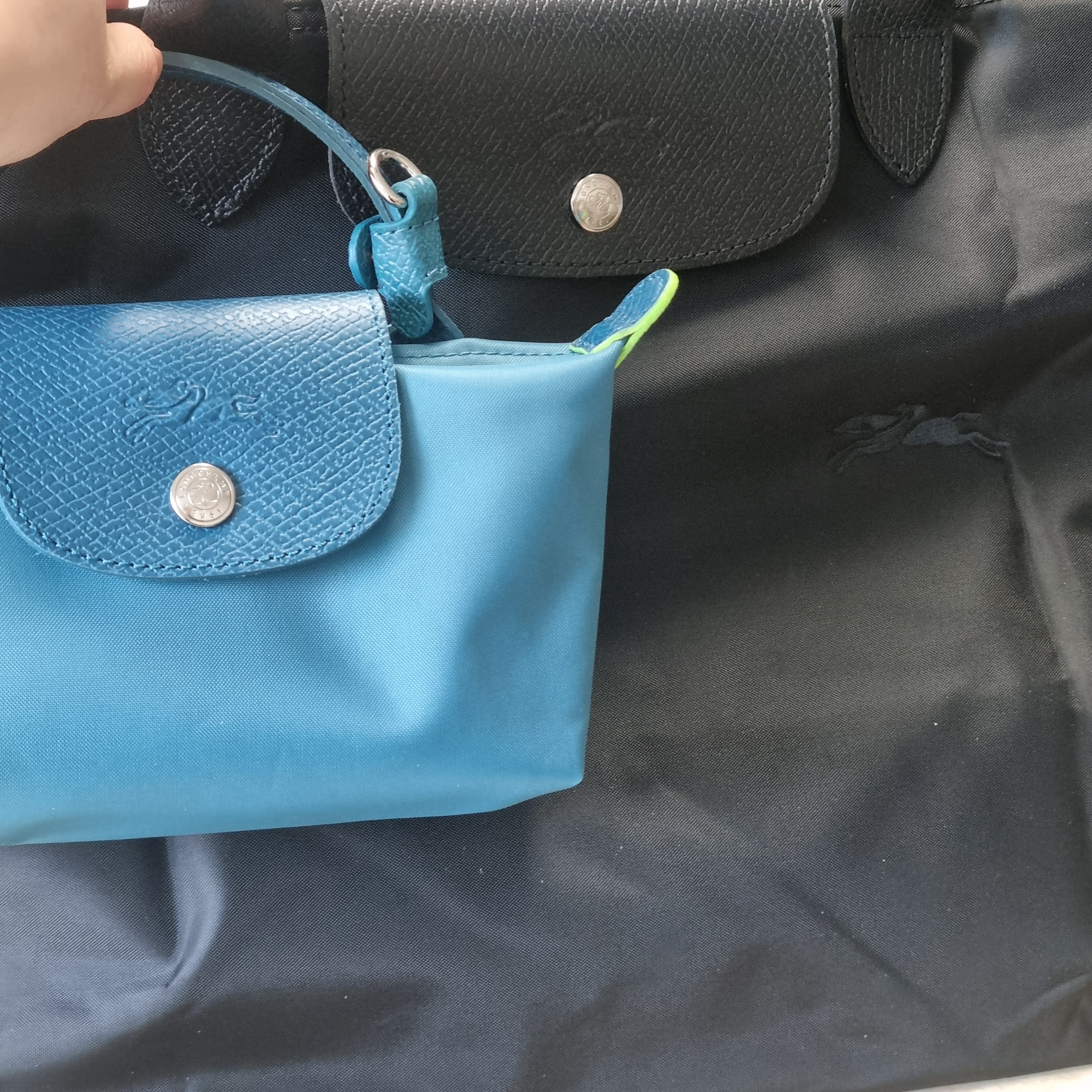 Longchamp Le Pliage Green Handle Pouch Peacock, Longchamp Le Pliage Green Tote Bag L Black 착용 스타일 - 1