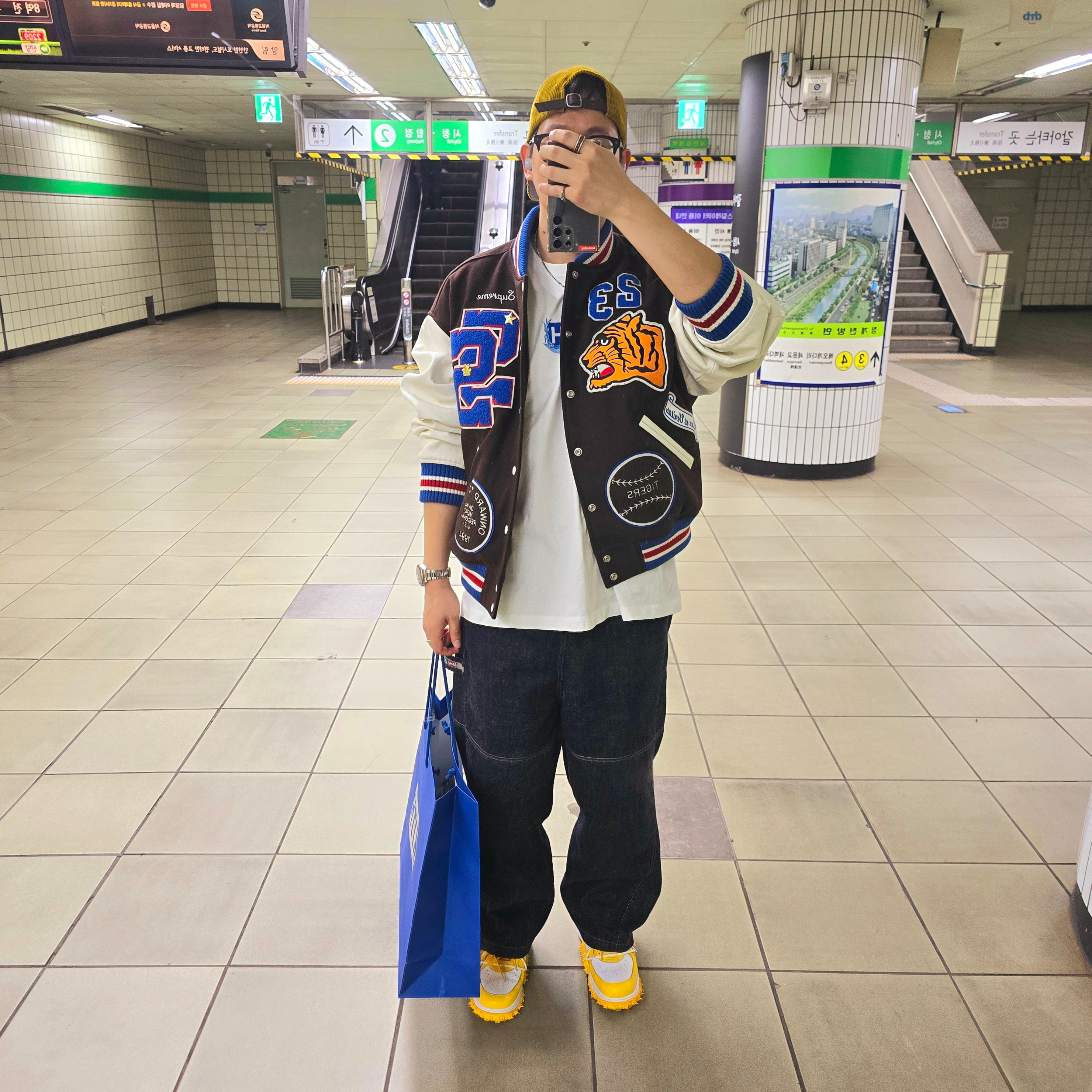 Supreme Tiger Varsity Jacket Brown - 23FW, Kith x Jinro Box Logo T-Shirt White 착용 스타일