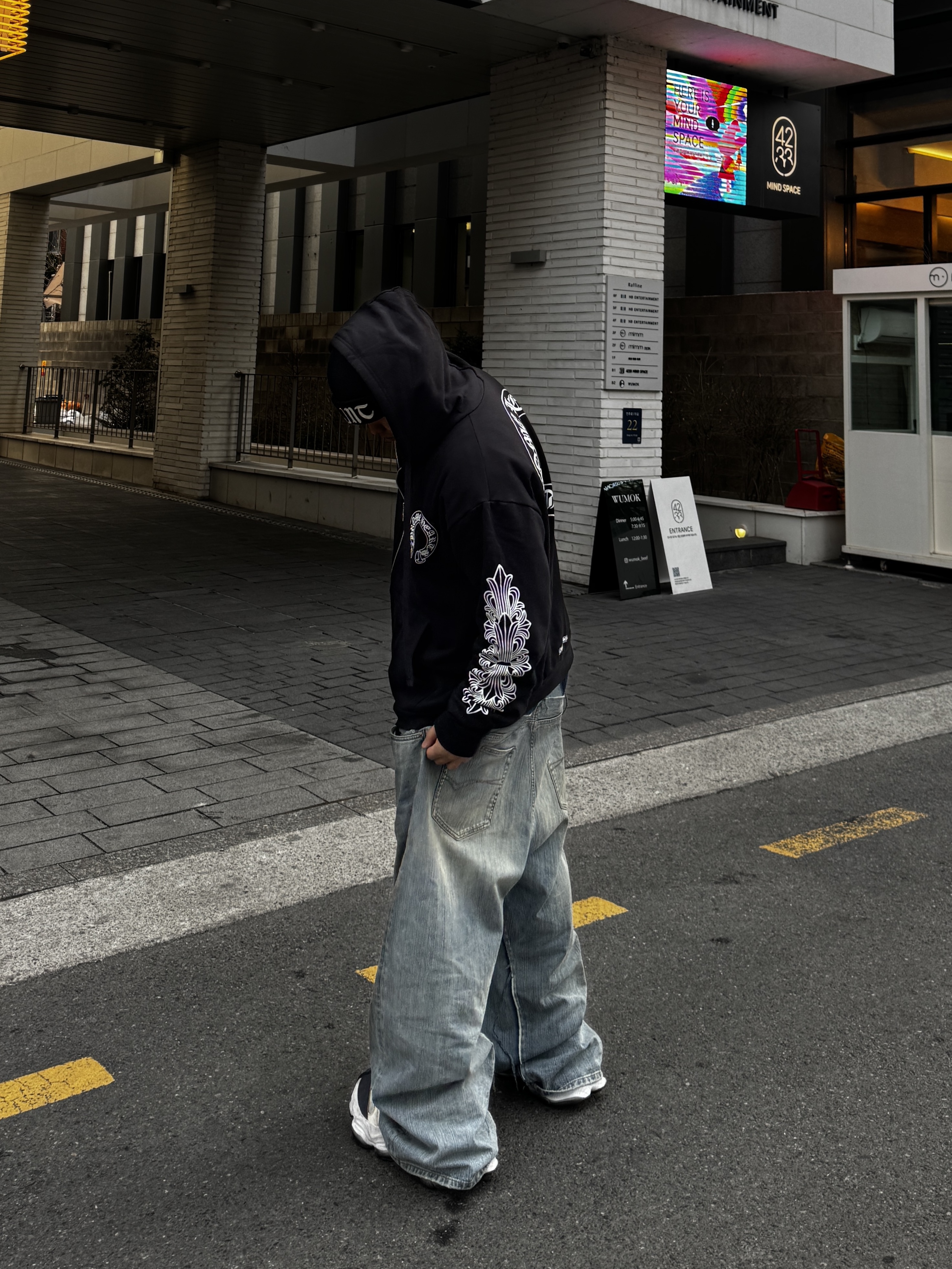 Chrome Hearts Horseshoe Floral Fleece Zip-Up Hoodie Black 착용 스타일