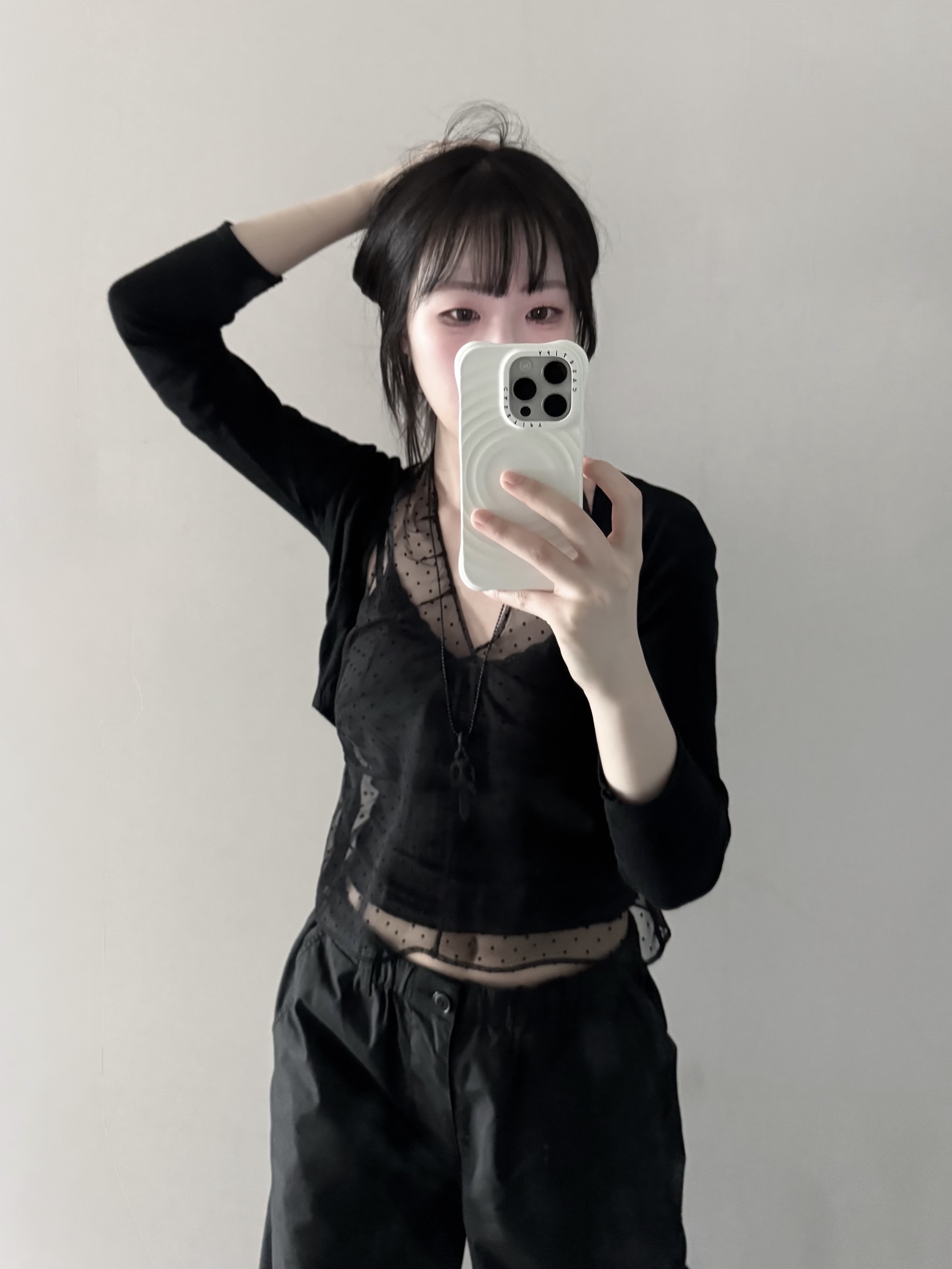 Nike x Jacquemus J Force 1 Low LX SP Black, Arc'teryx Heliad 15 Backpack Black 착용 스타일 - 3