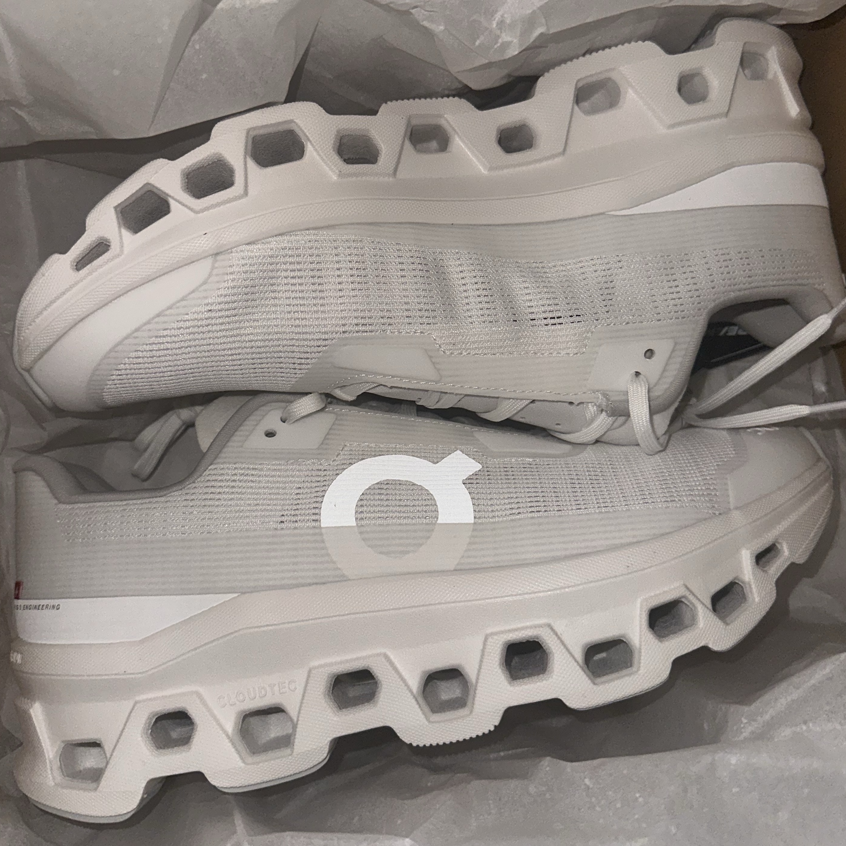 On Running Cloudmonster Void White 착용 스타일