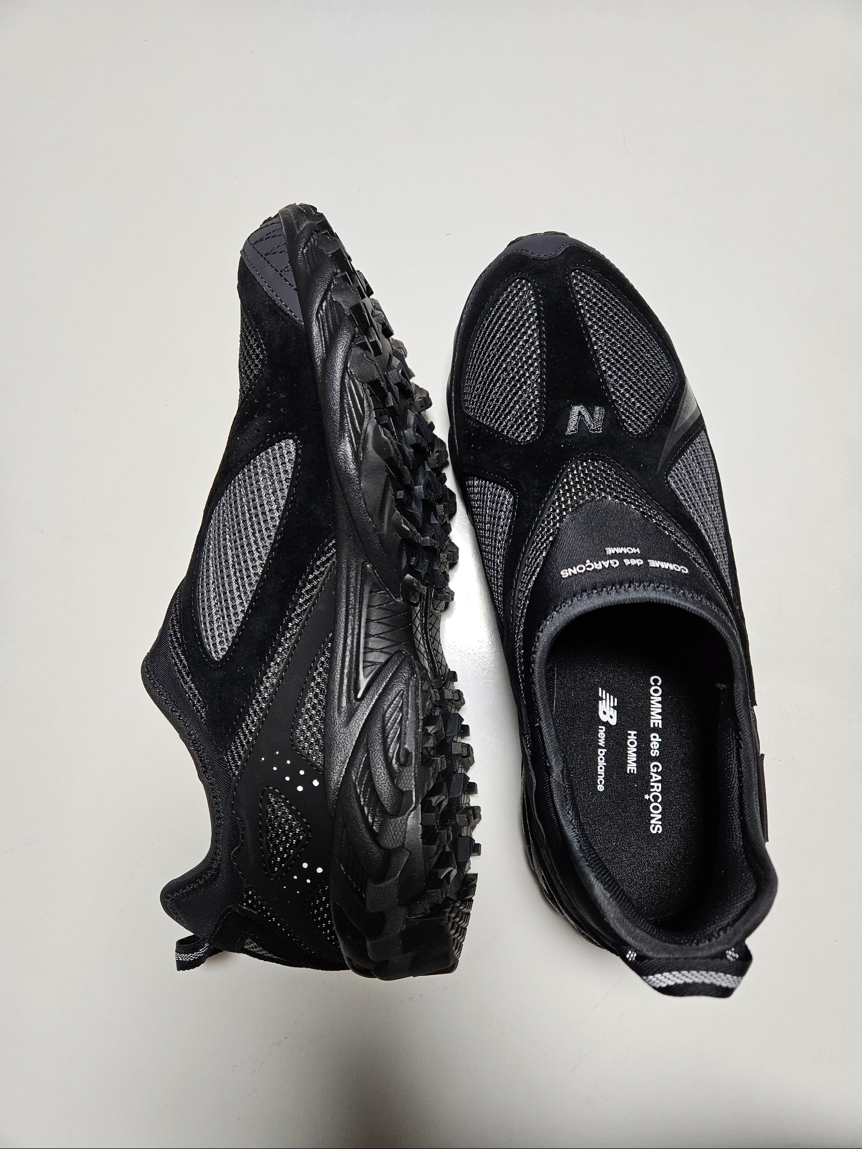 New Balance x Comme des Garcons Homme ML610S Black 착용 스타일 - 2
