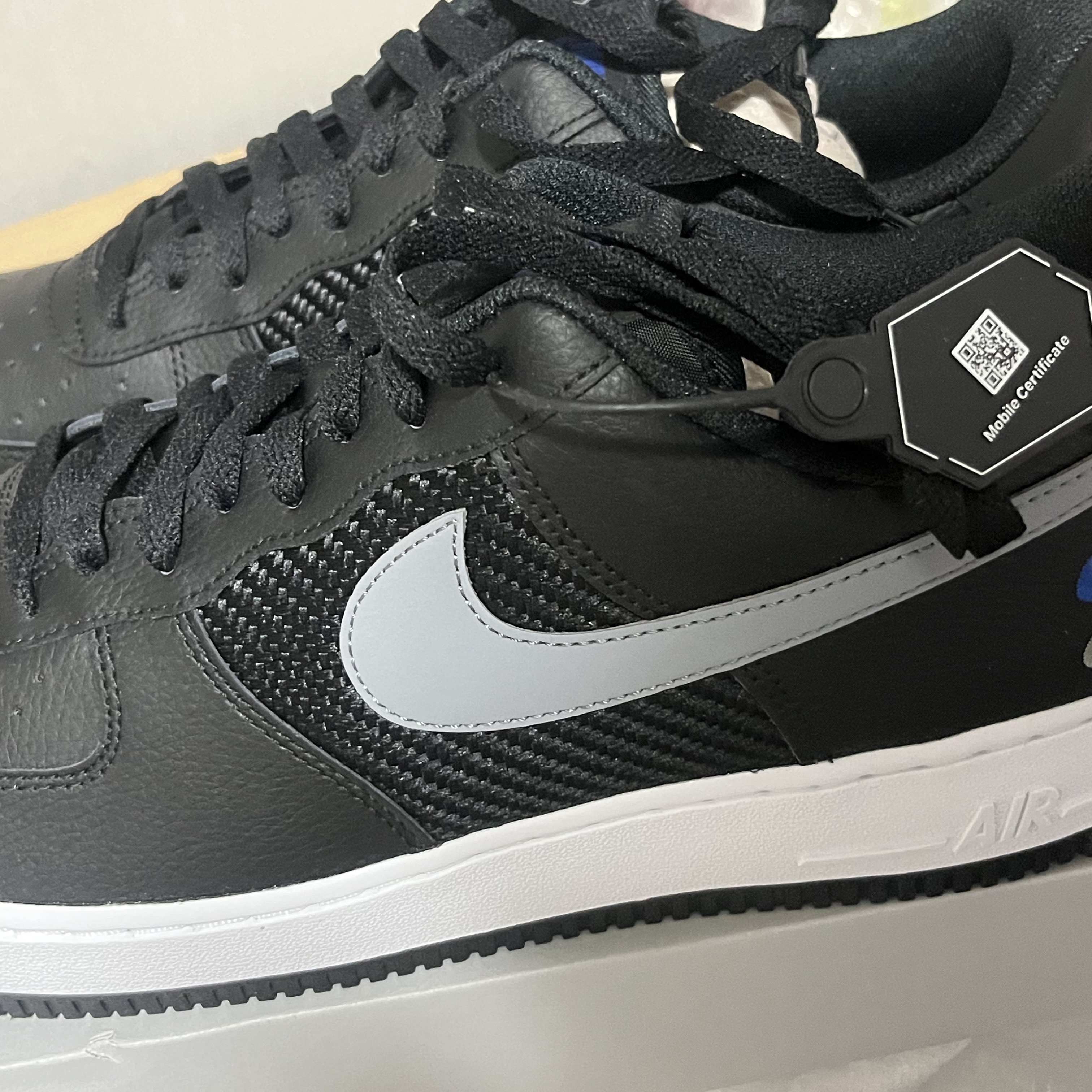 Nike Air Force 1 '07 Black Racer Blue 착용 스타일