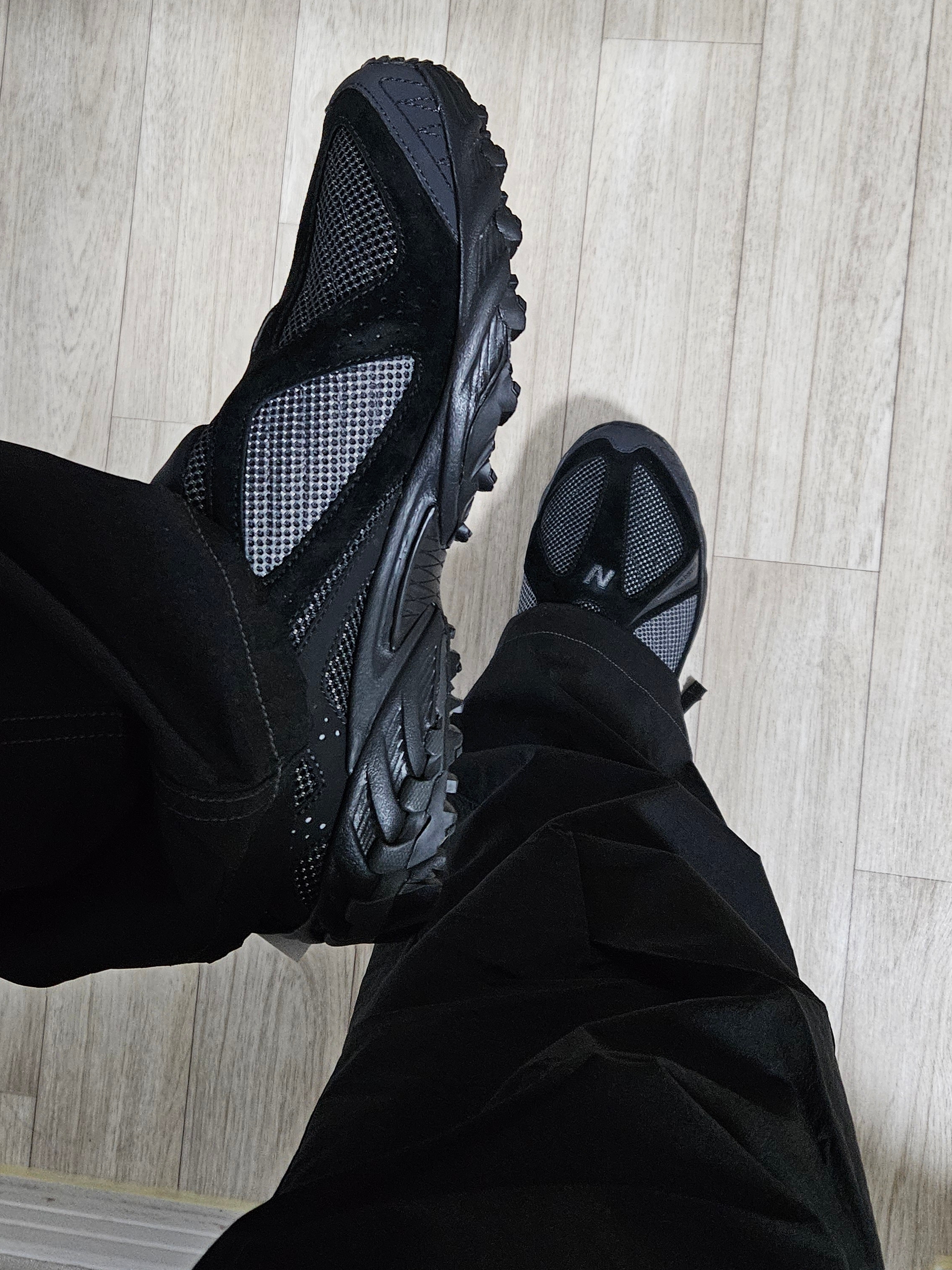 New Balance x Comme des Garcons Homme ML610S Black 착용 스타일 - 3