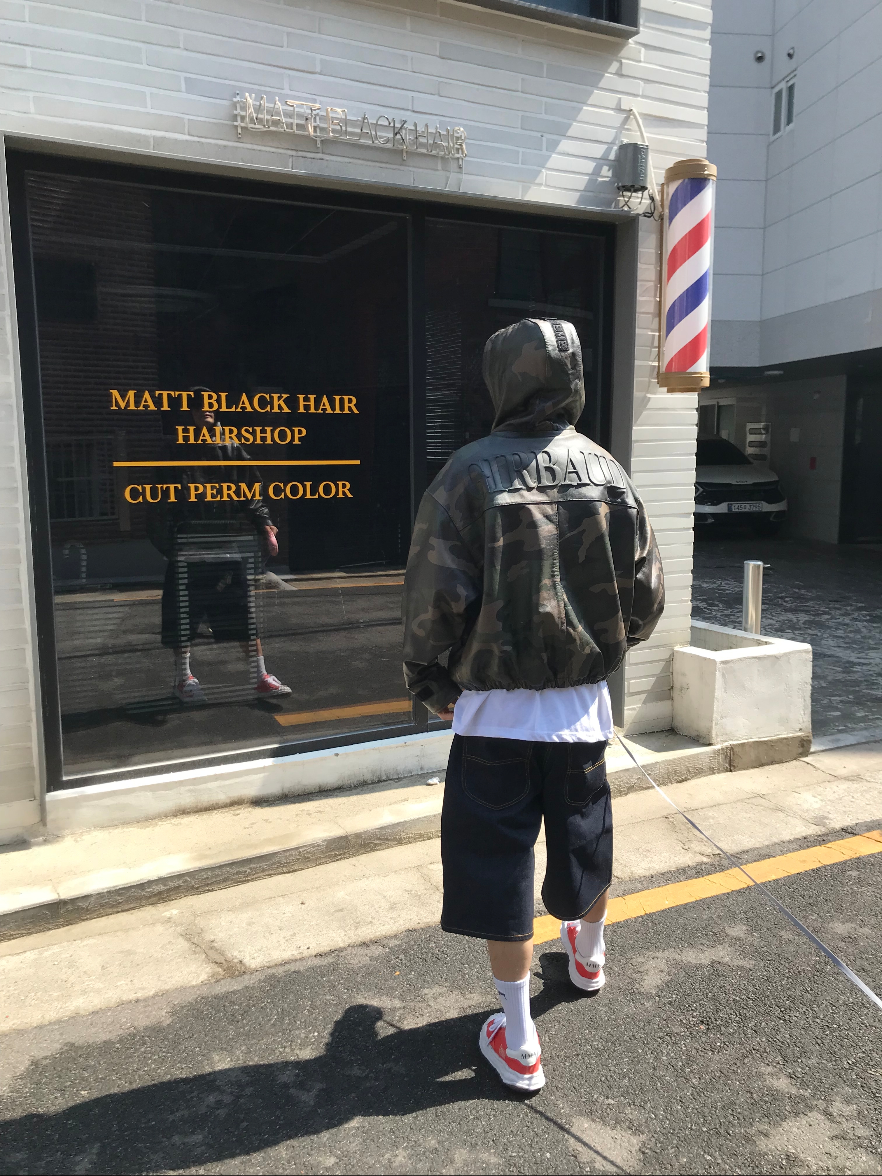 Maison Mihara Yasuhiro Blakey OG Sole Canvas Low-top Sneakers Orange, Supreme x Marithe Francois Girbaud X-Seam Baggy Denim Shorts Rigid Indigo - 25SS 착용 스타일 - 3