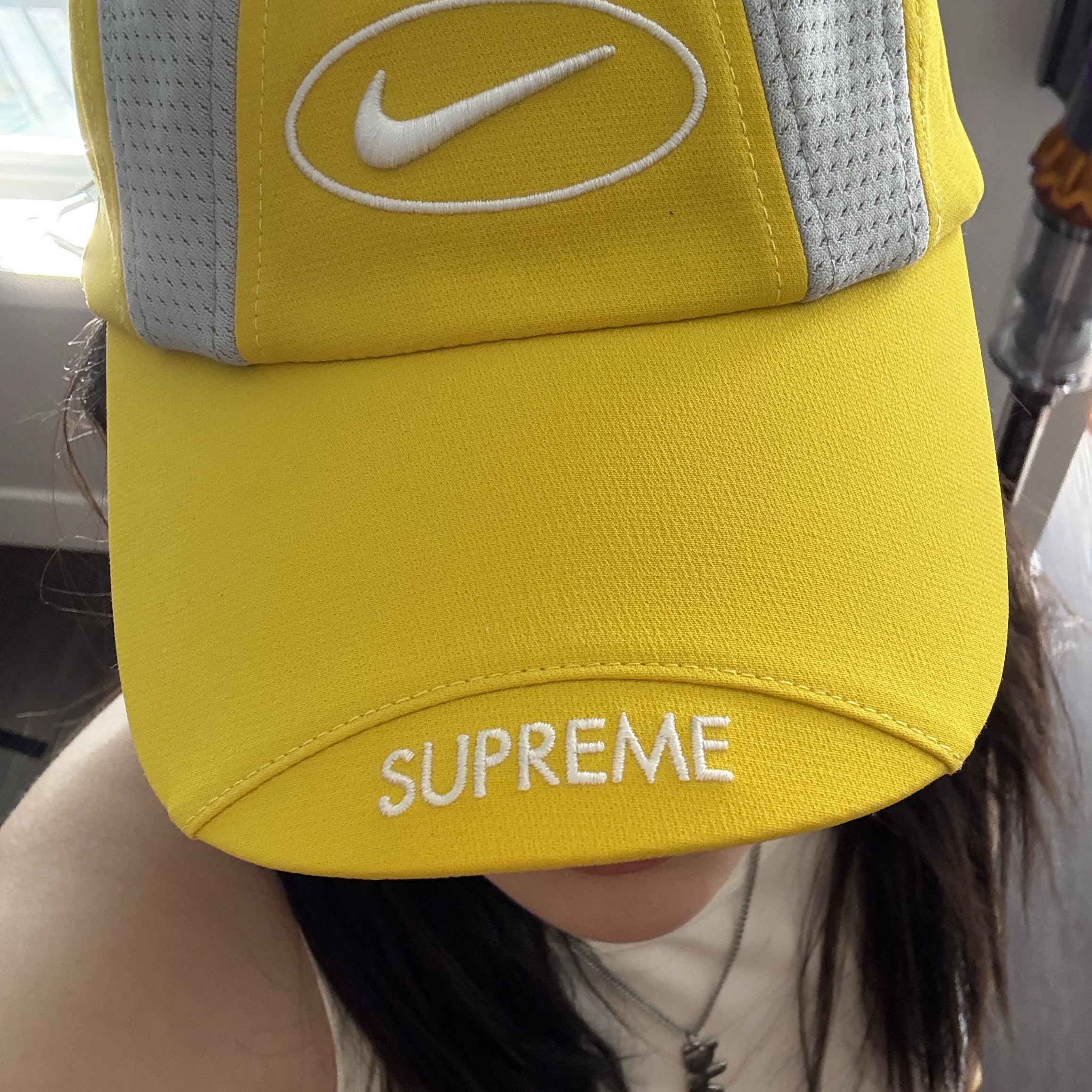Nike Shox R4 Metallic Silver Red, Supreme x Nike Running Hat Yellow - 25SS 착용 스타일 - 3