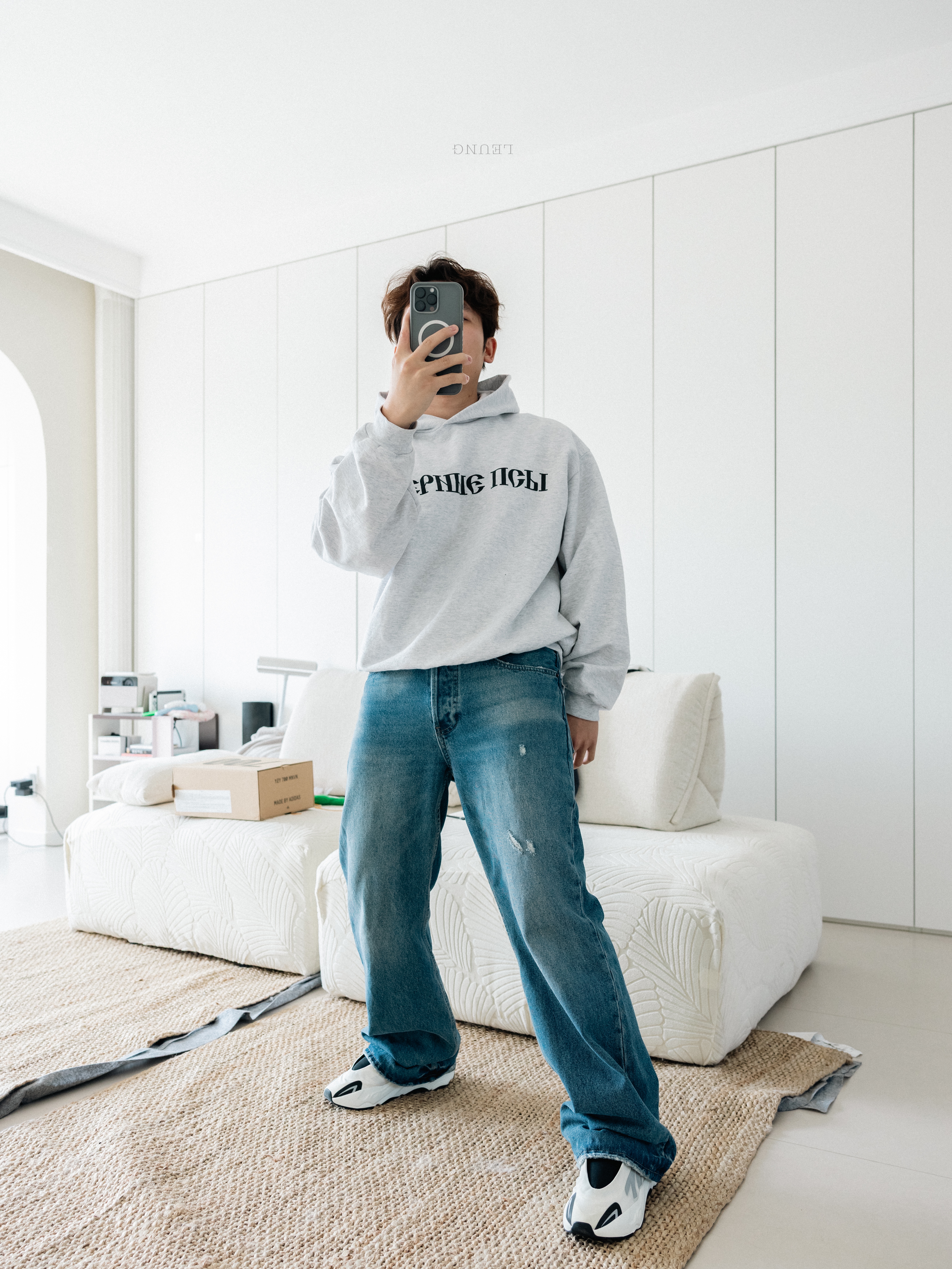 Yeezy x Gosha Rubchinskiy YZY Black Dogs Hoodie Heather Grey, Adidas Yeezy Boost 700 MNVN Analog 착용 스타일 - 3